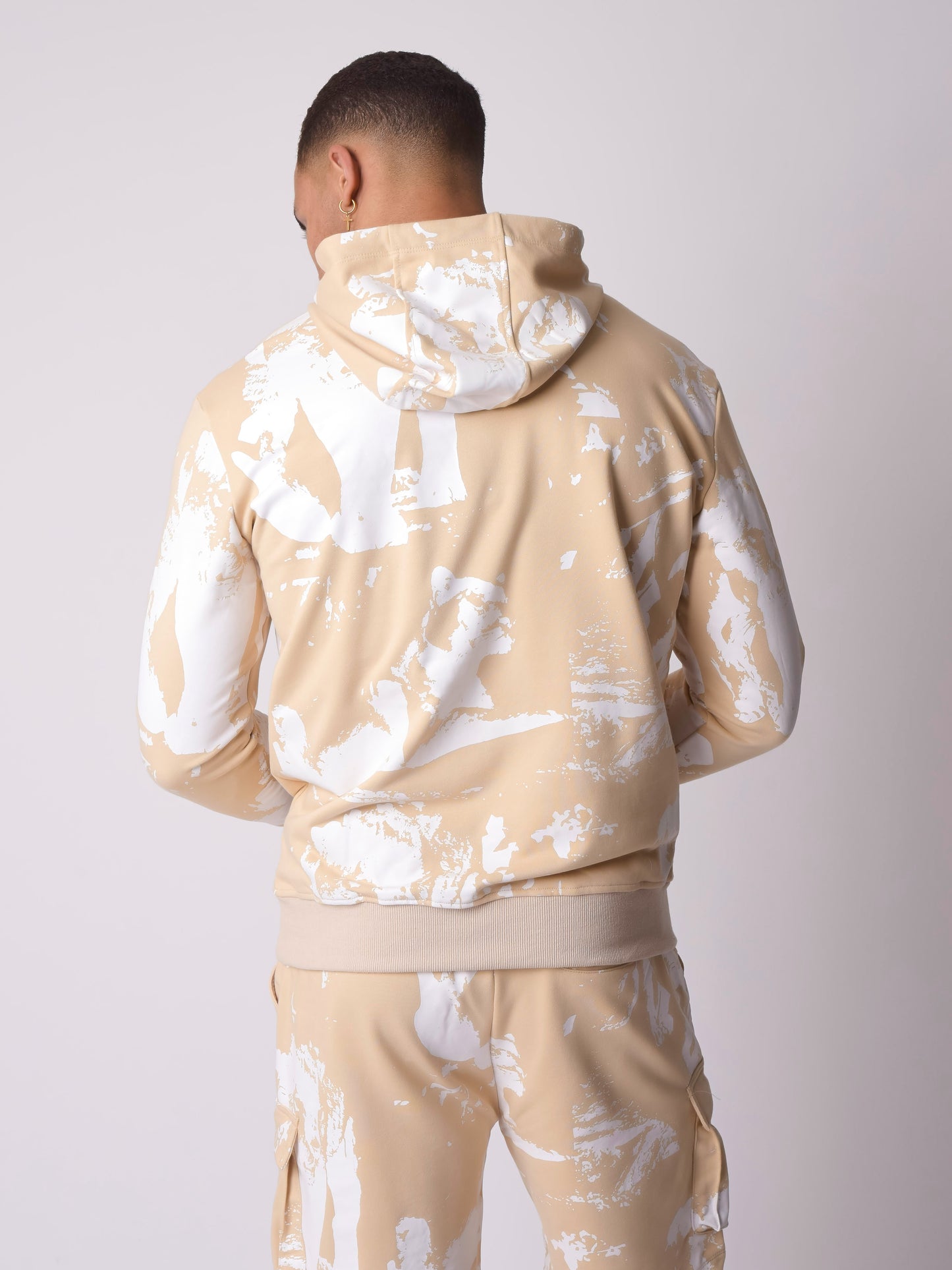 2120200-beige-modelshot