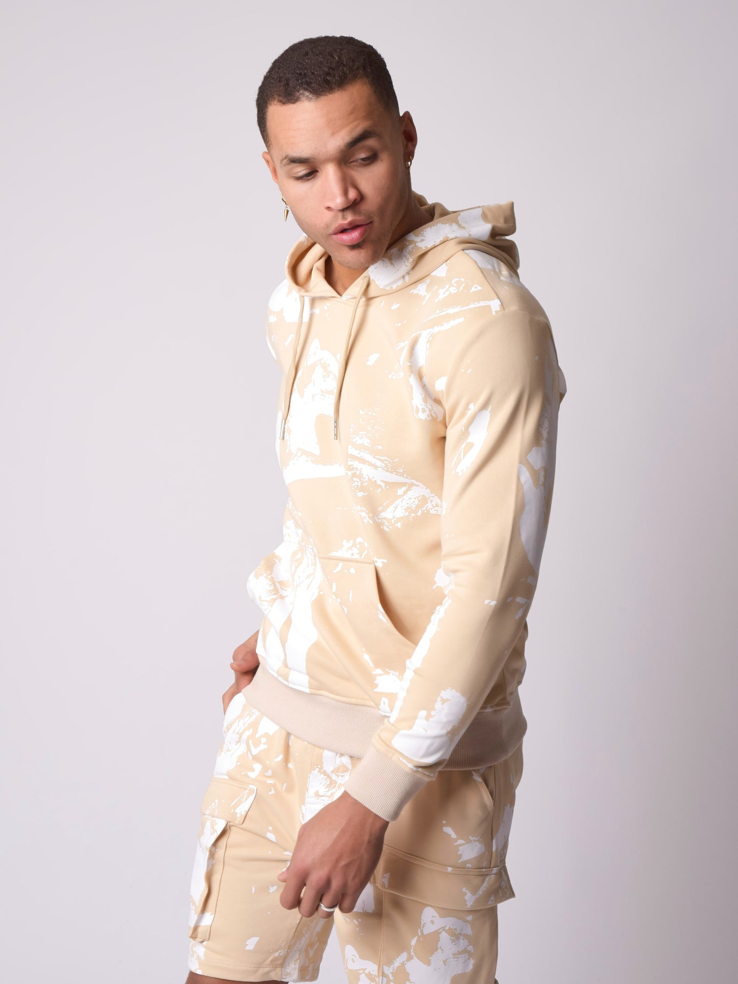 2120200-beige-modelshot