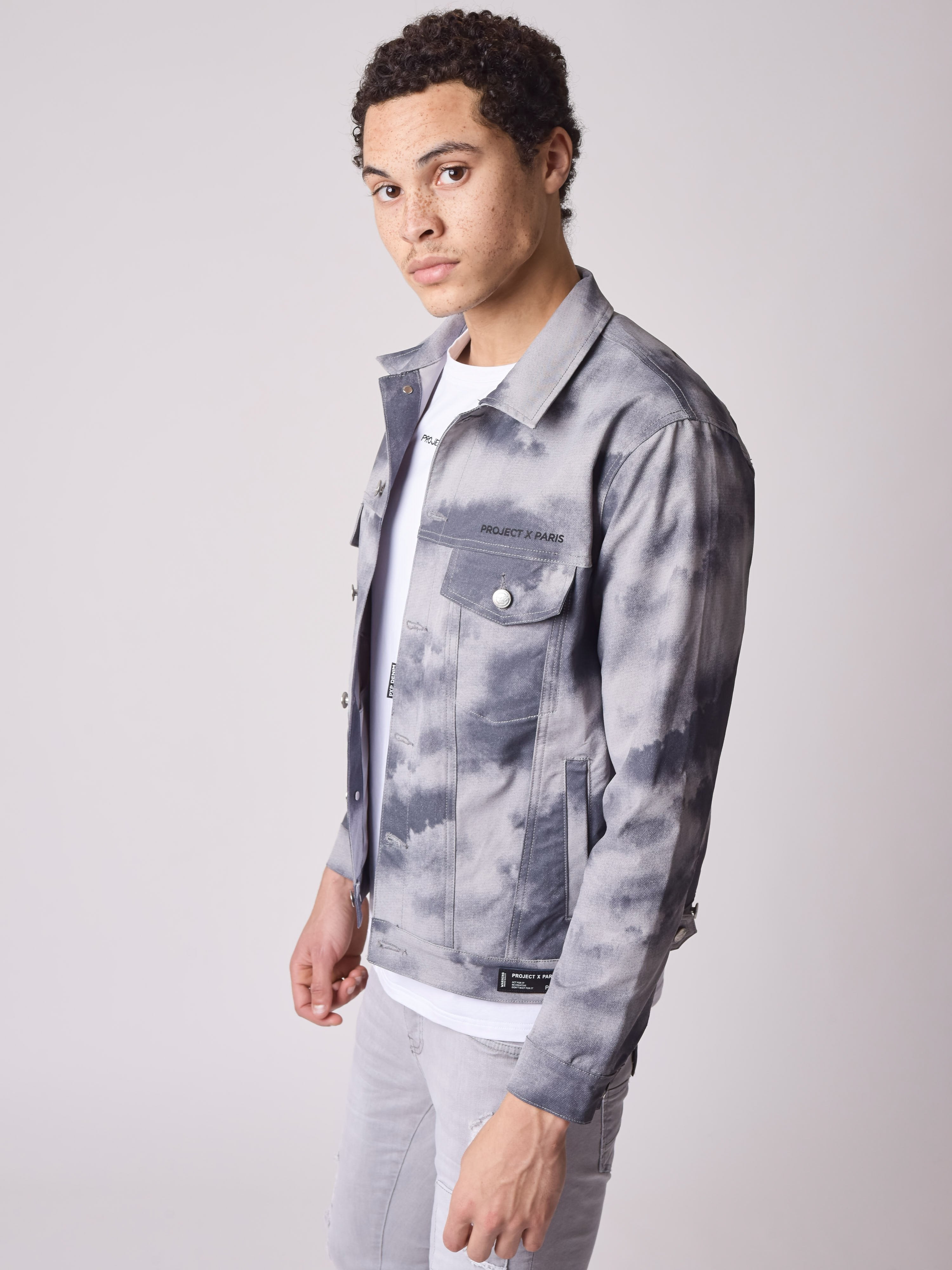 Denimjacka med tie & dye-mönster-1