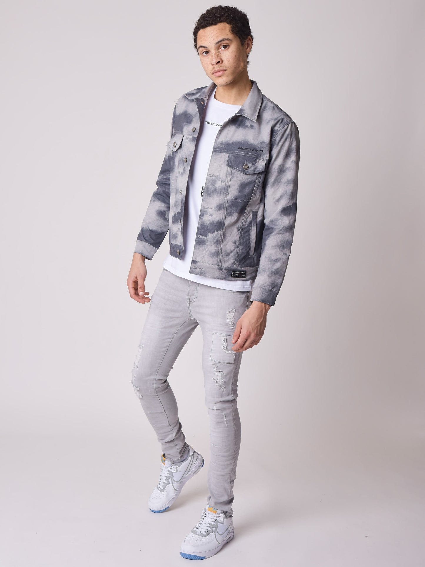 2130057-gris