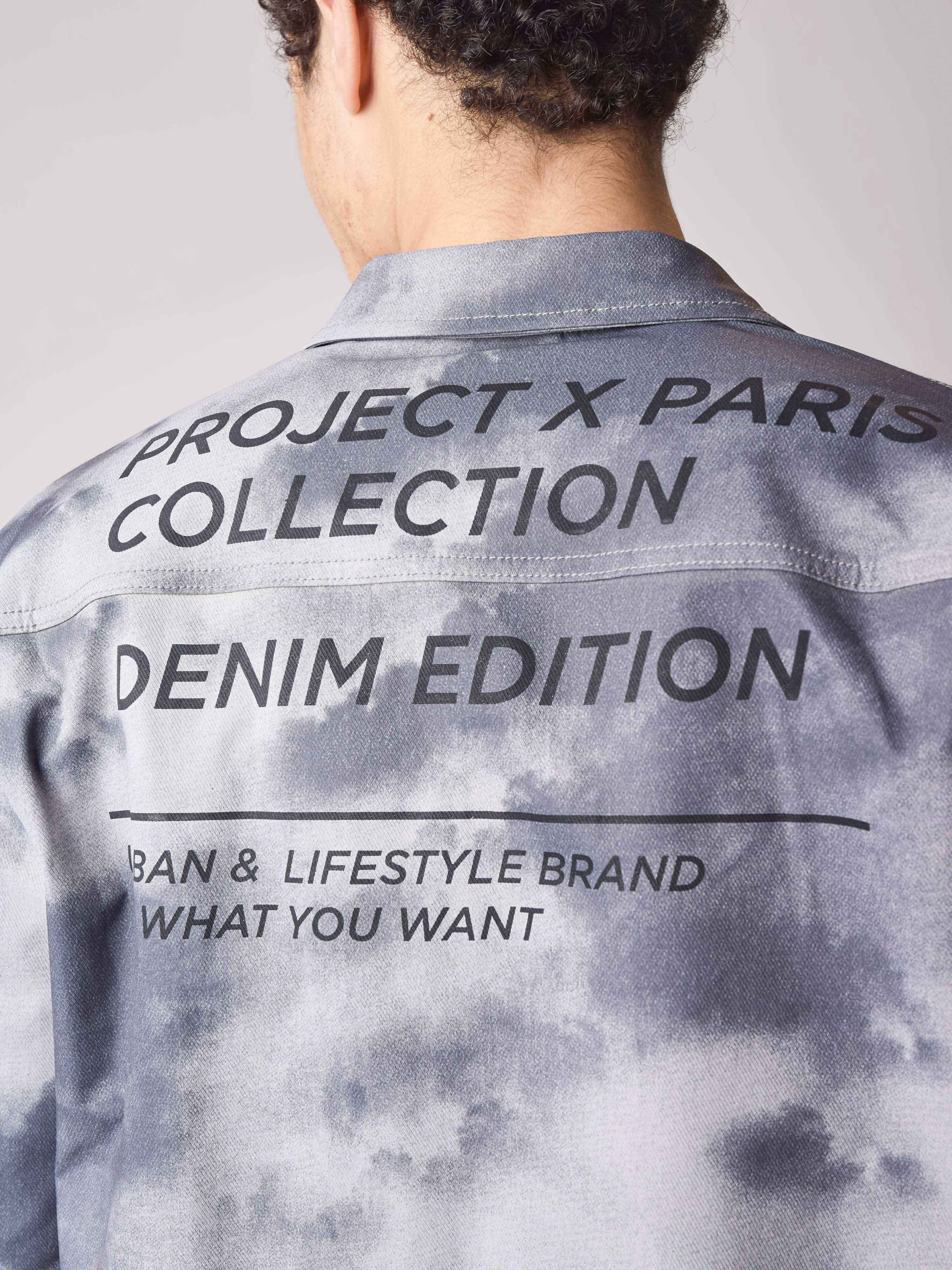 Denimjacka med tie & dye-mönster-3