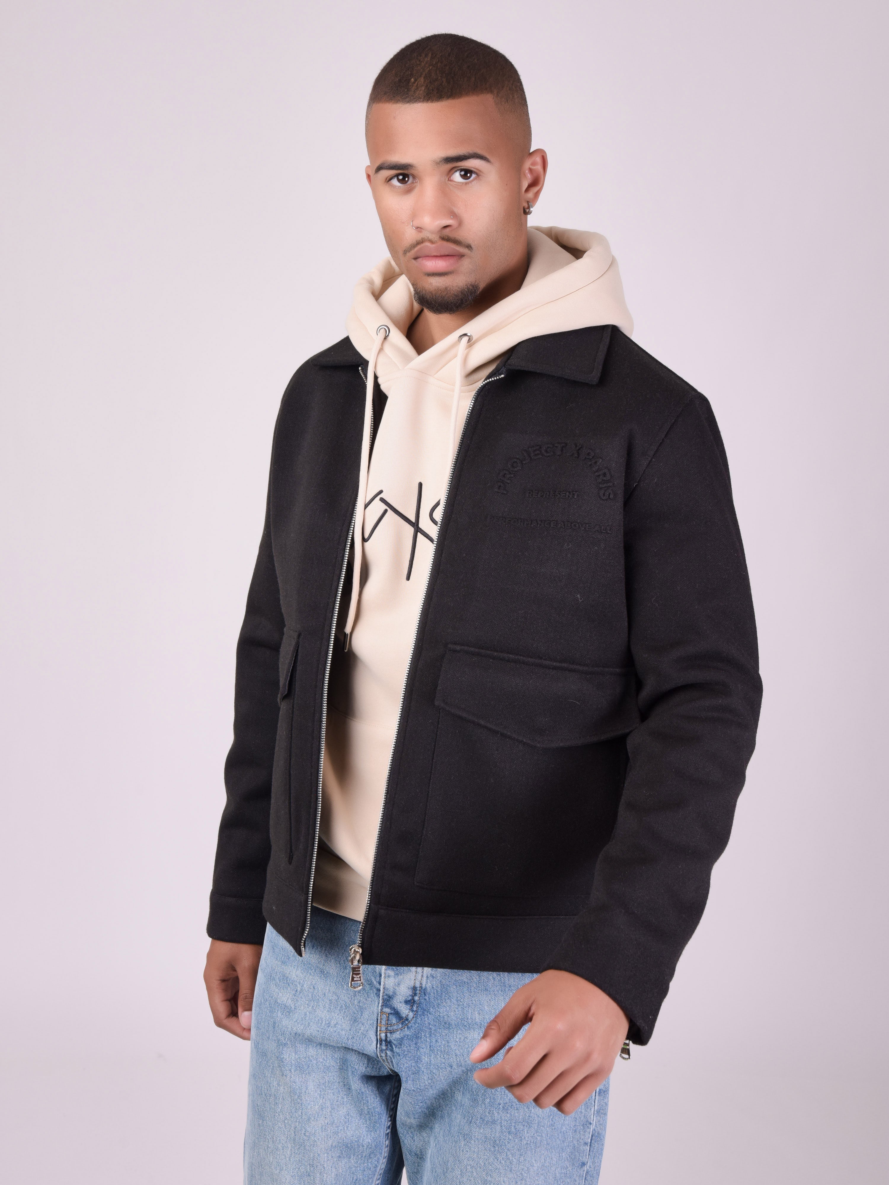 2130100-noir-modelshot