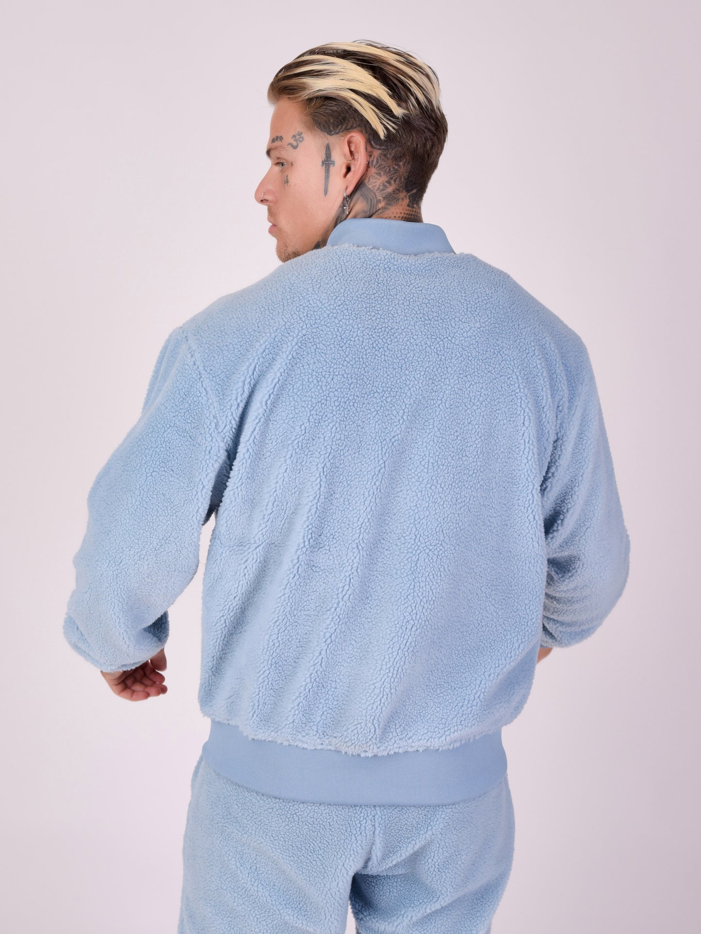 2130136-bleu-ciel-modelshot
