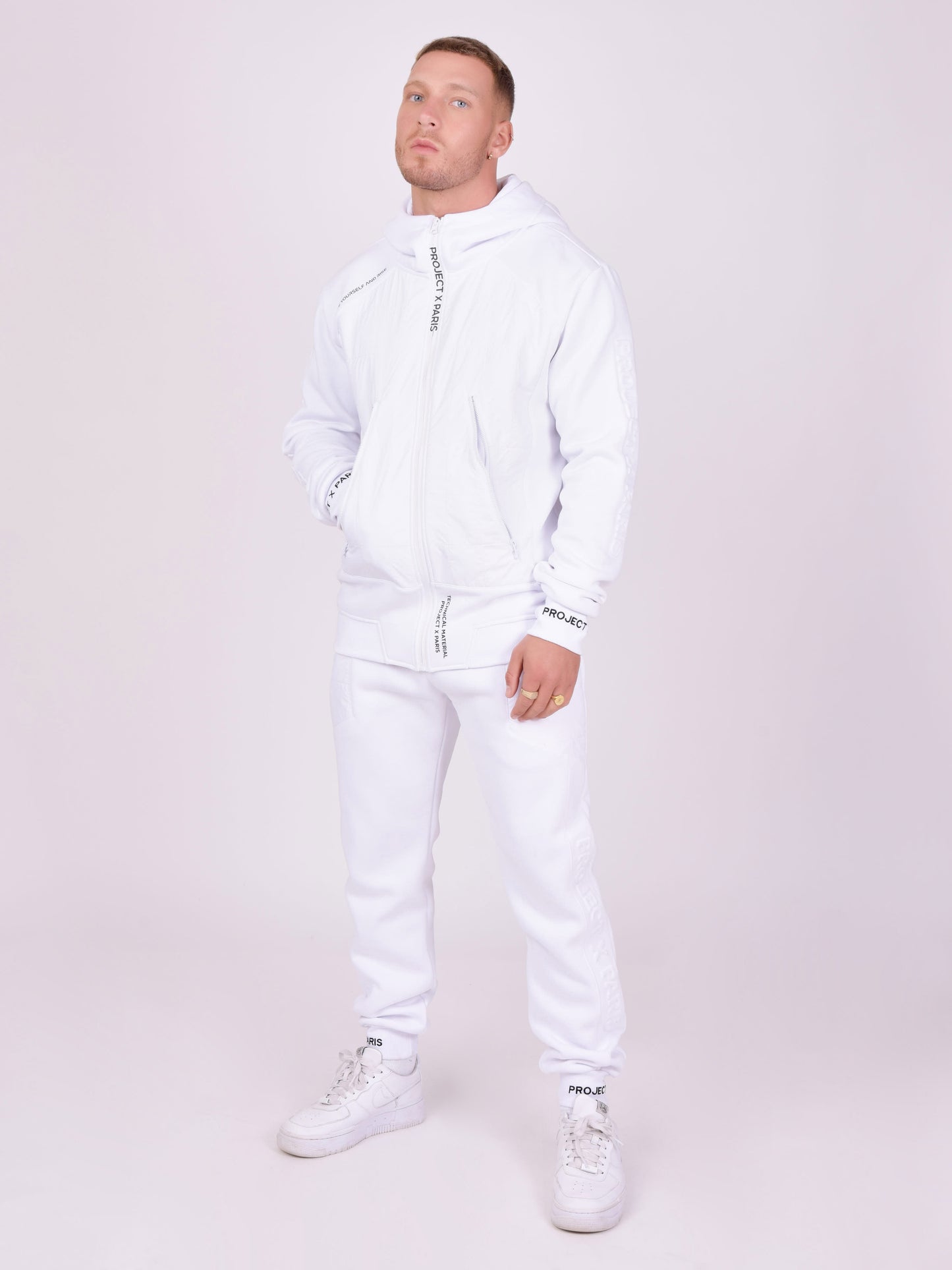 2130140-blanc-modelshot