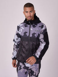 Chaqueta estampada de camuflaje con acolchado redondo
