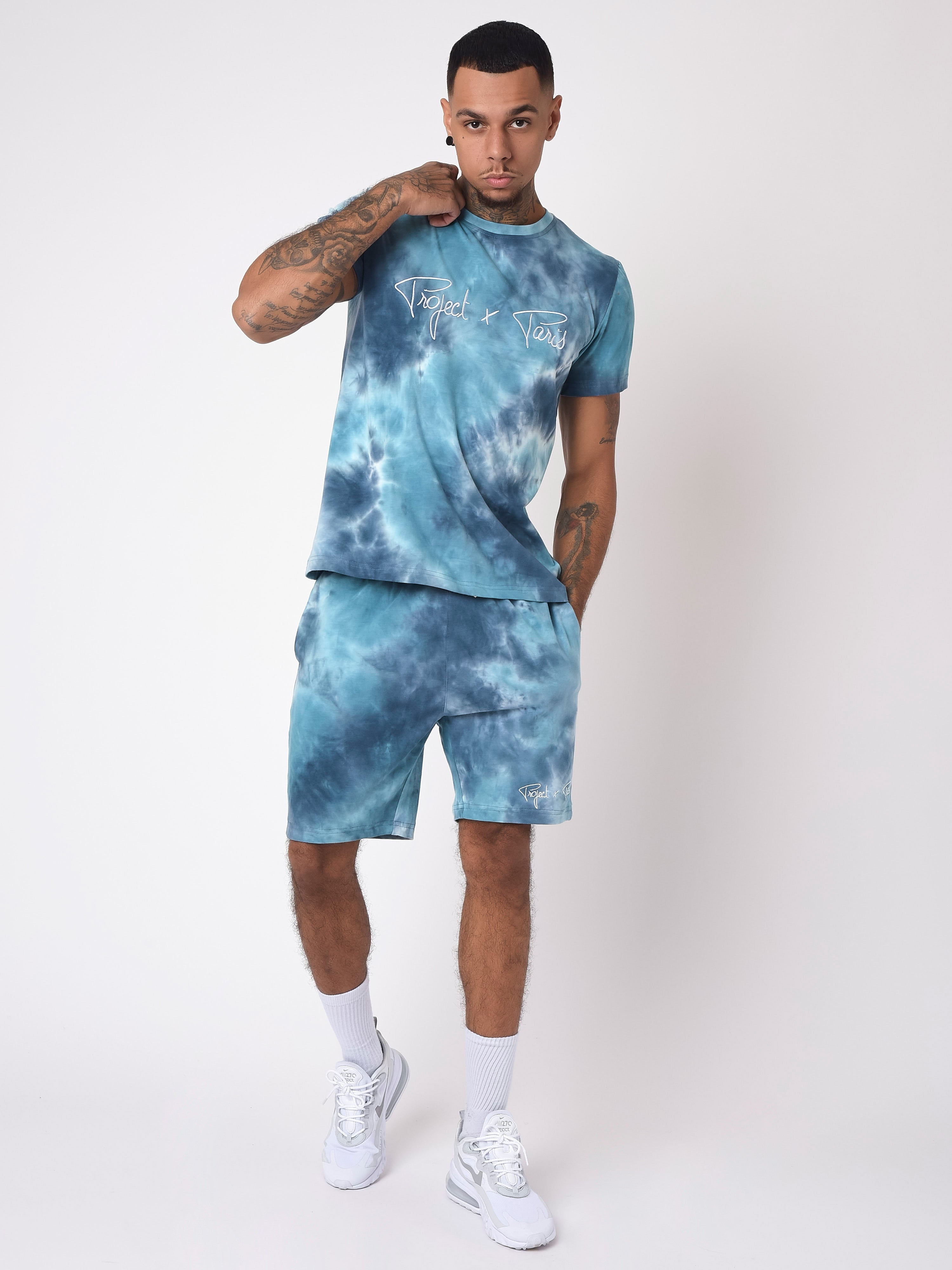 Shortsit tie & dye -kuviolla ja peruslogolla kirjailtuna-2