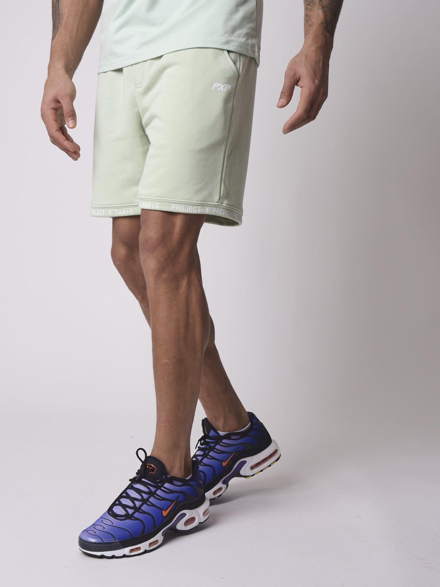 2140112-vert-d-eau-modelshot