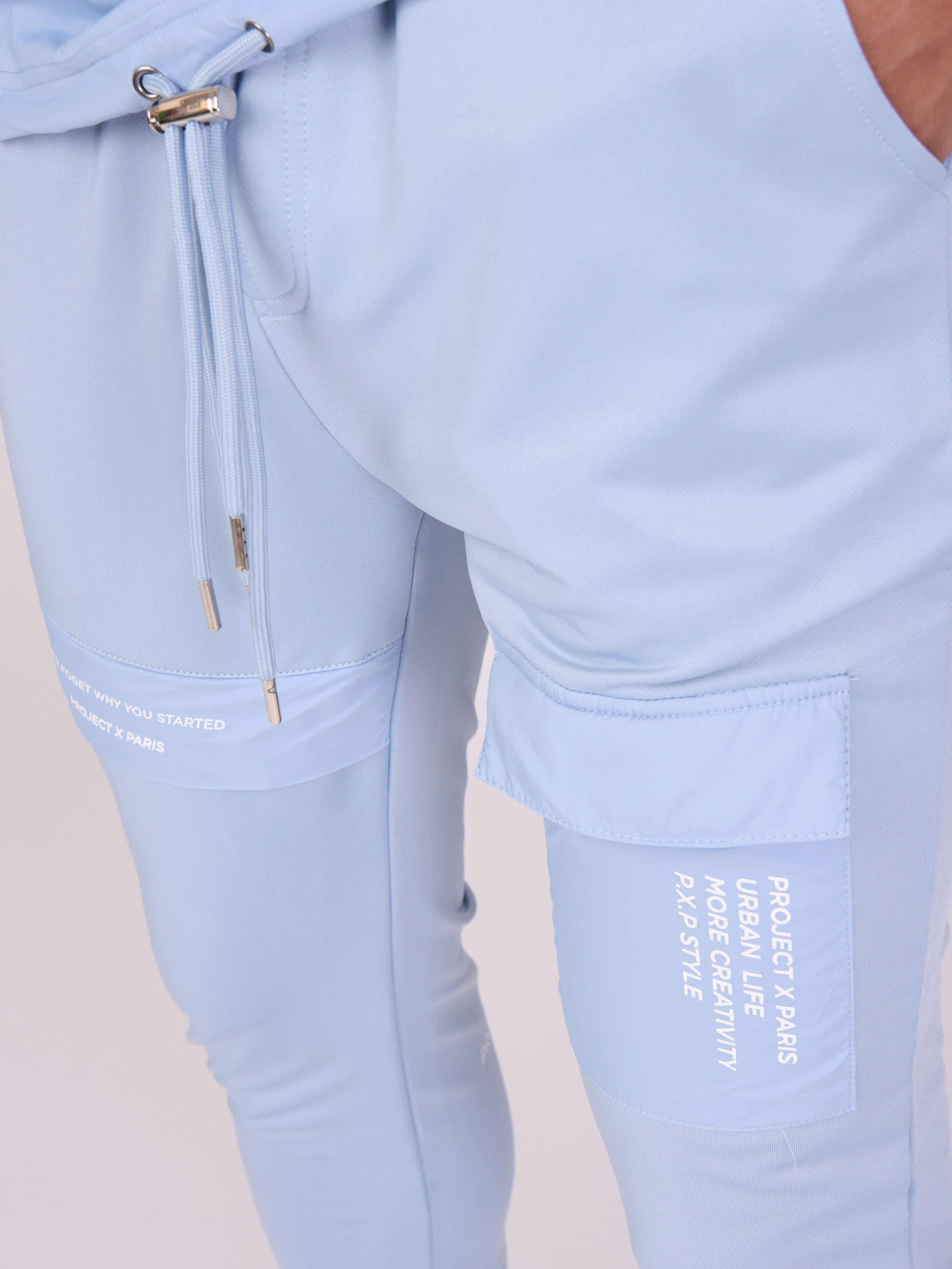 2140131-bleu-ciel
