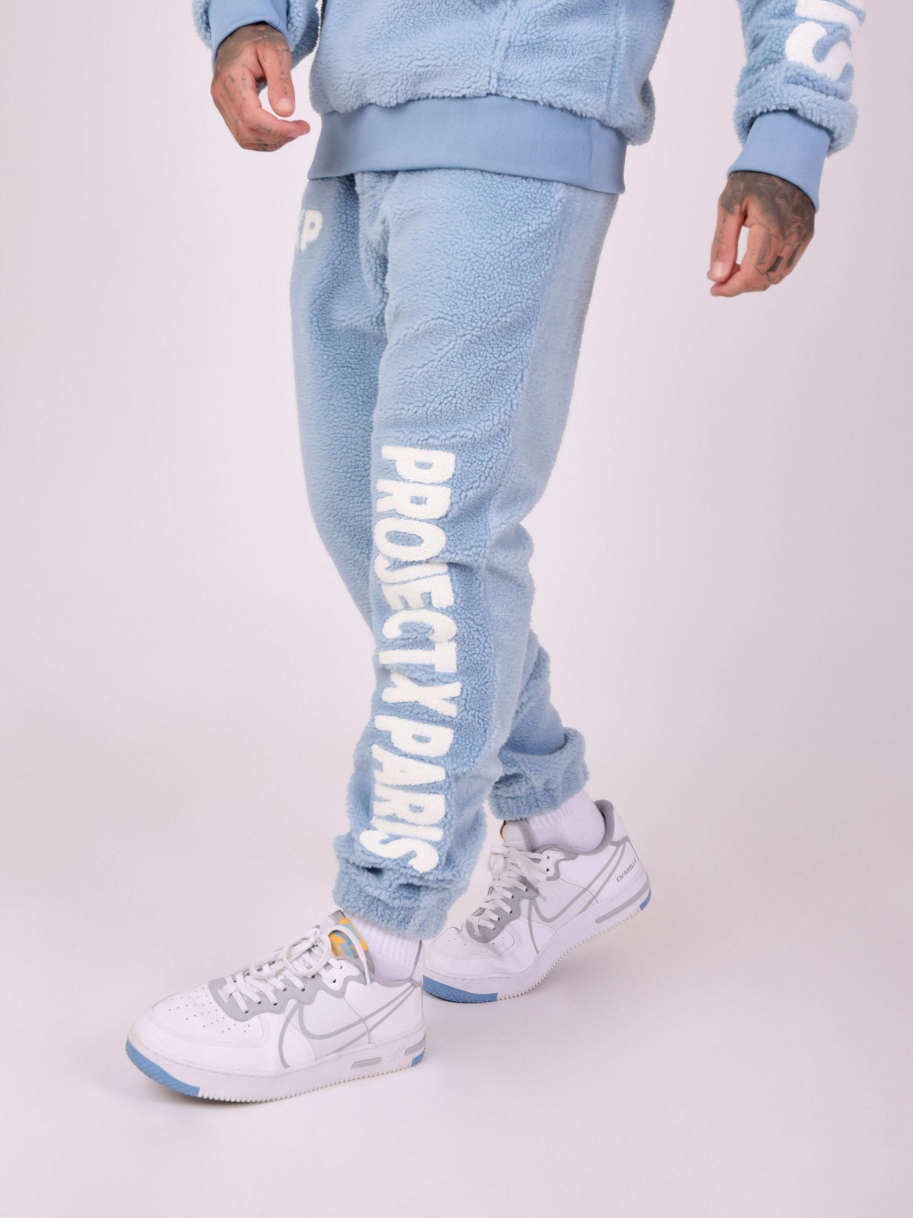 2140136-bleu-ciel-modelshot
