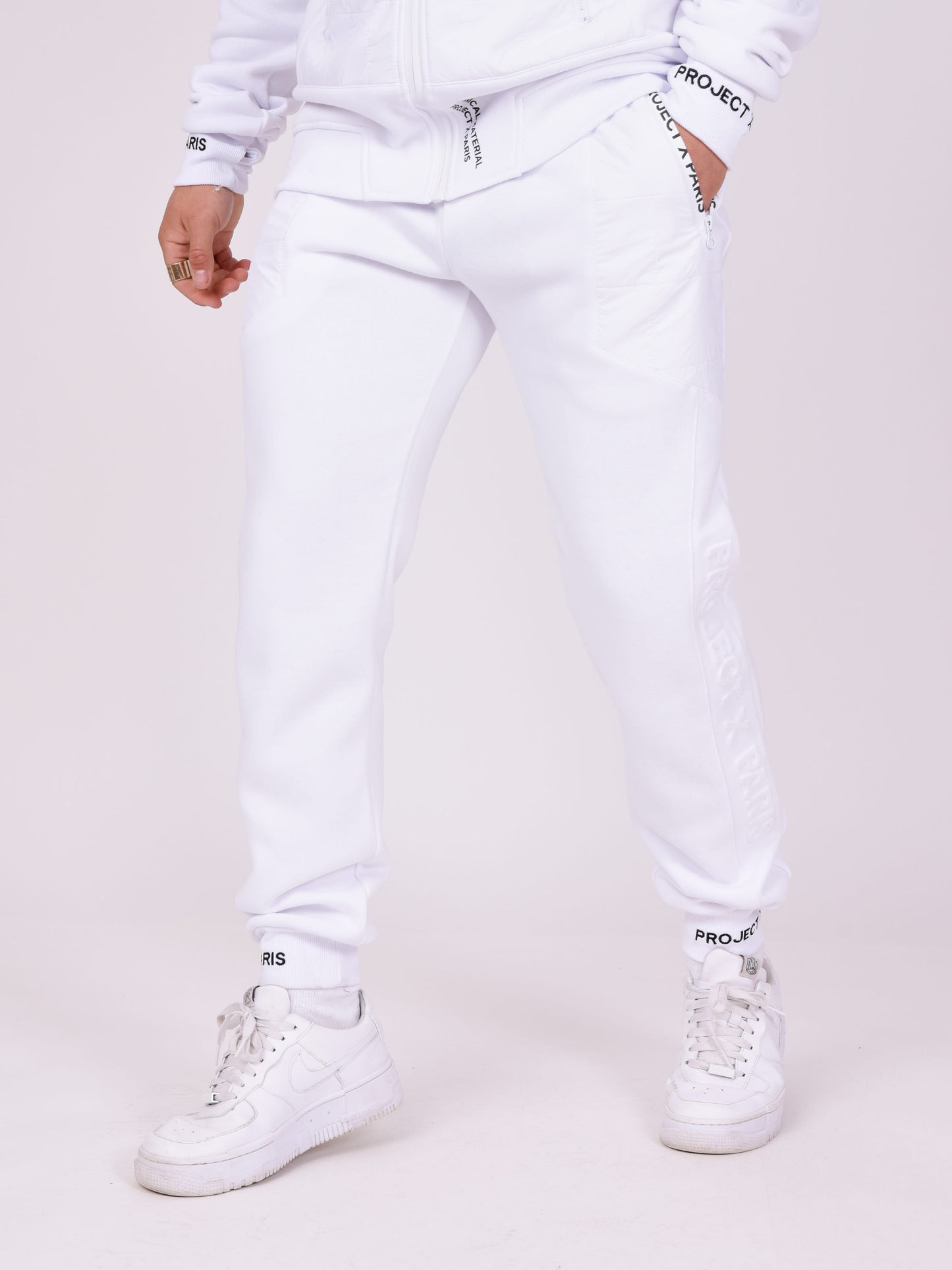 2140140-blanc-modelshot