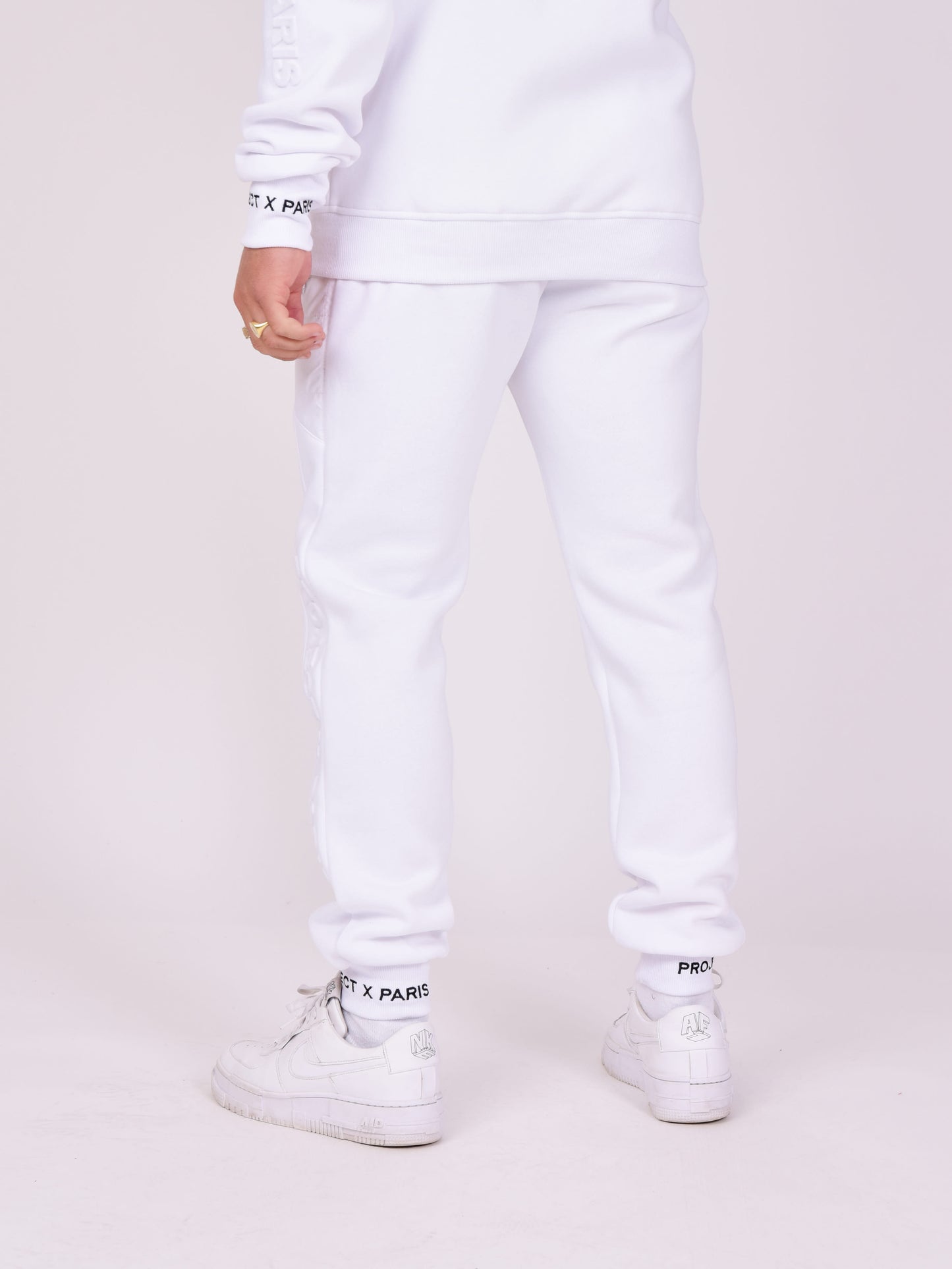 2140140-blanc-modelshot