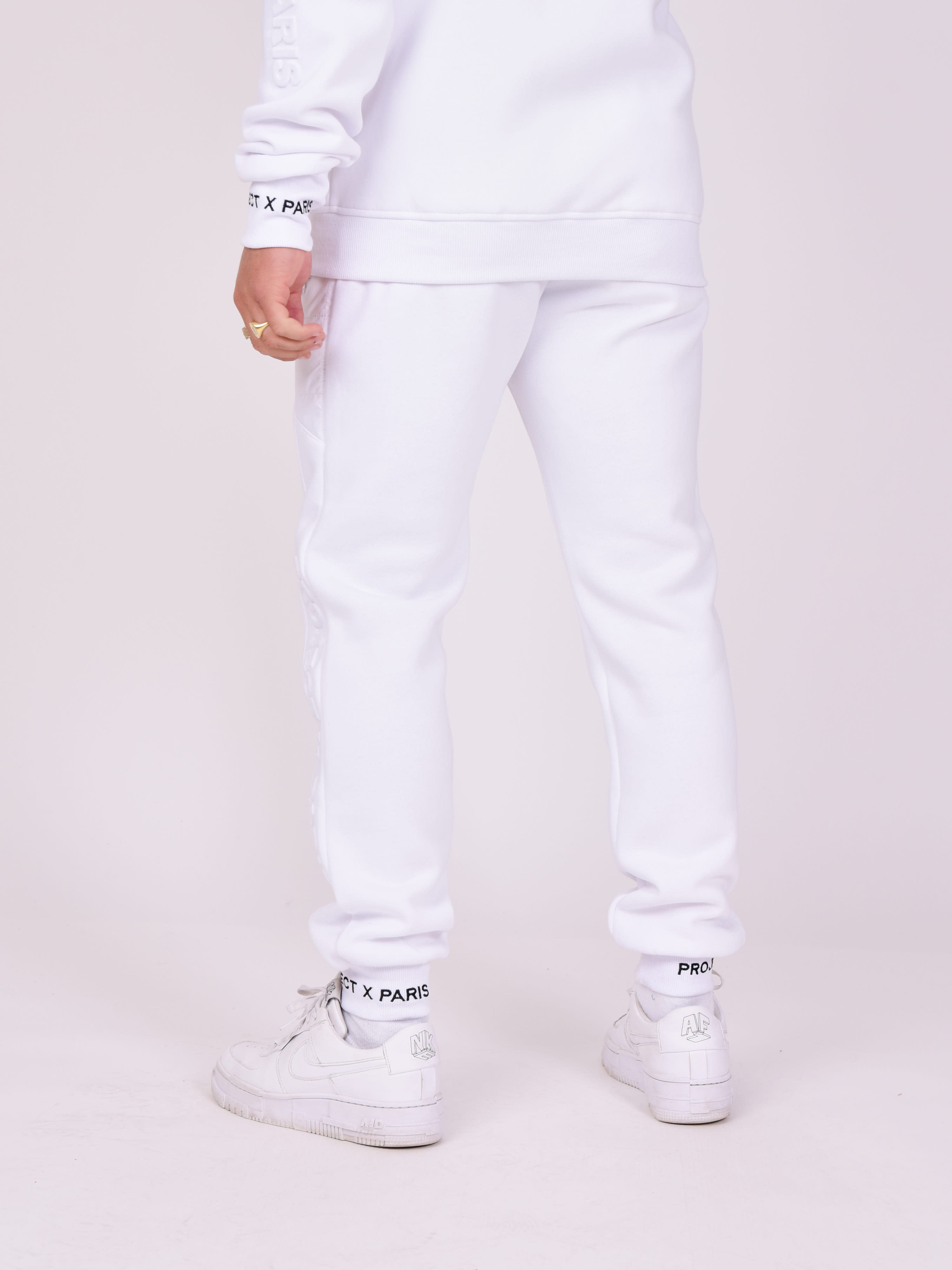 2140140-blanc-modelshot