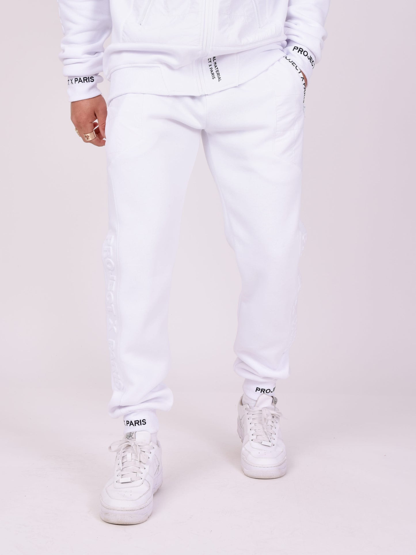 2140140-blanc-modelshot
