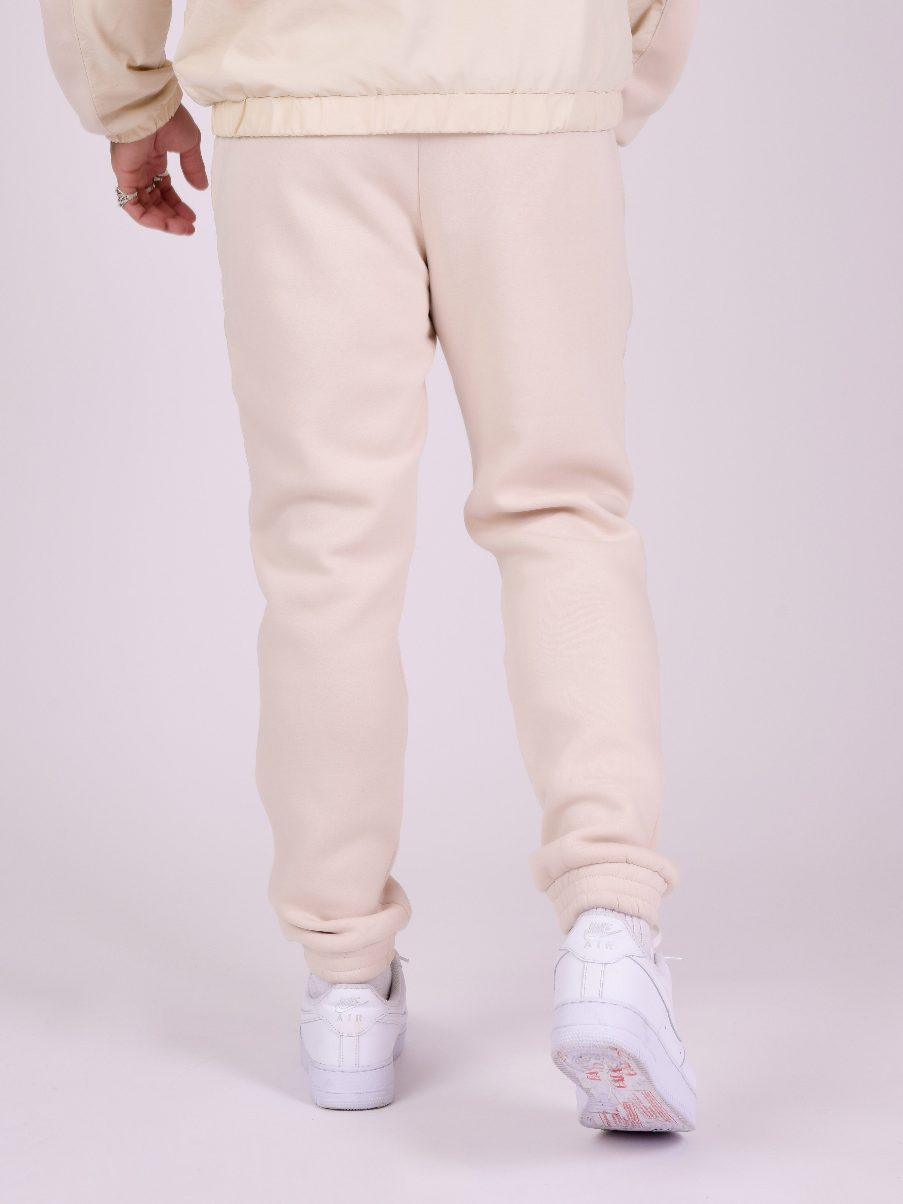 2140141-ivoire-modelshot