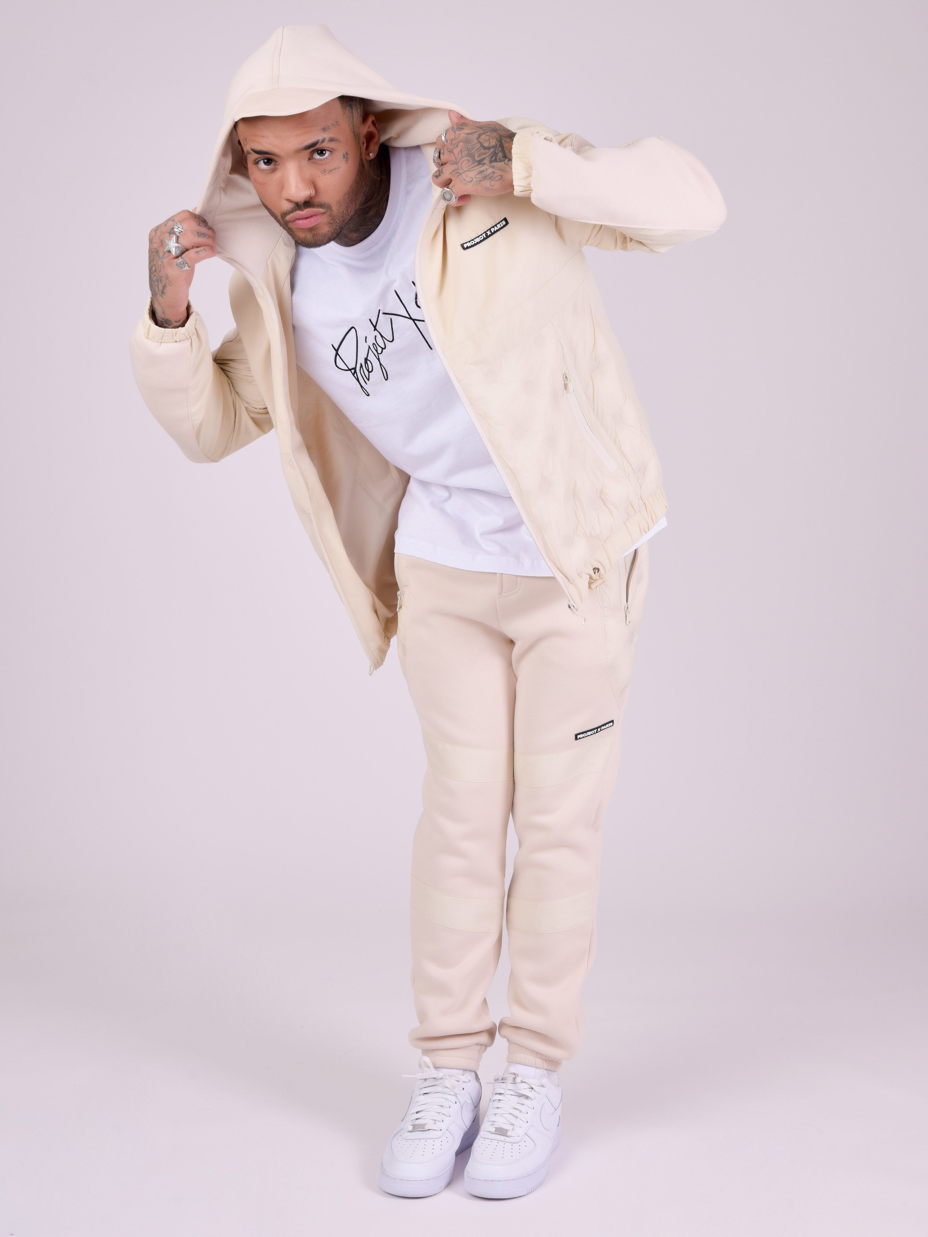 2140141-ivoire-modelshot