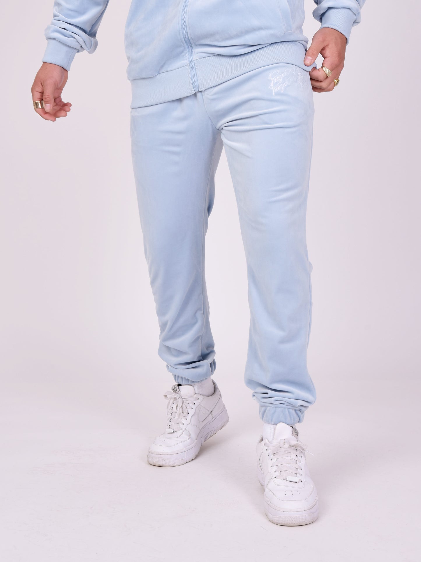 2140142-bleu-ciel-modelshot