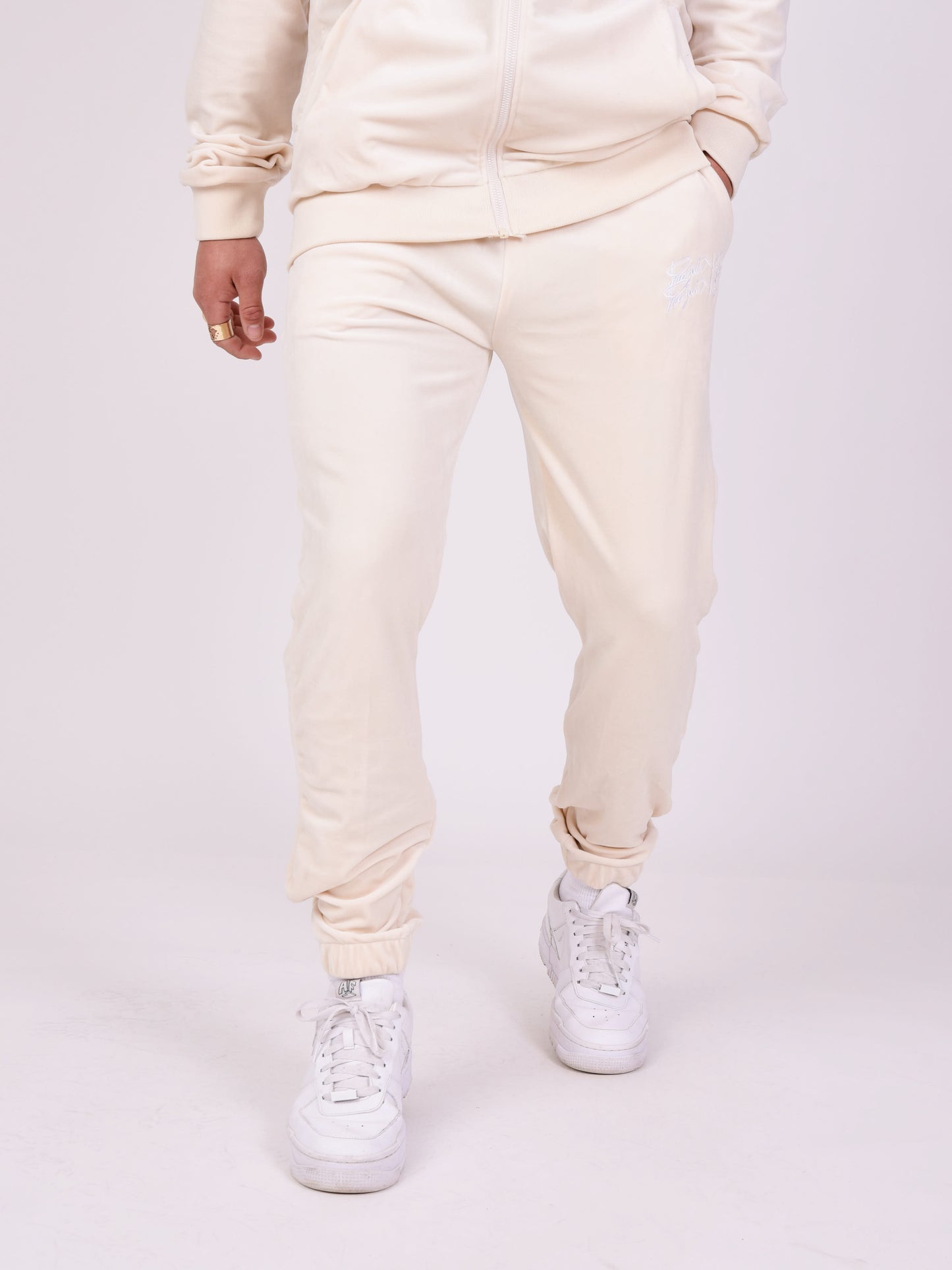 2140142-ivoire-modelshot