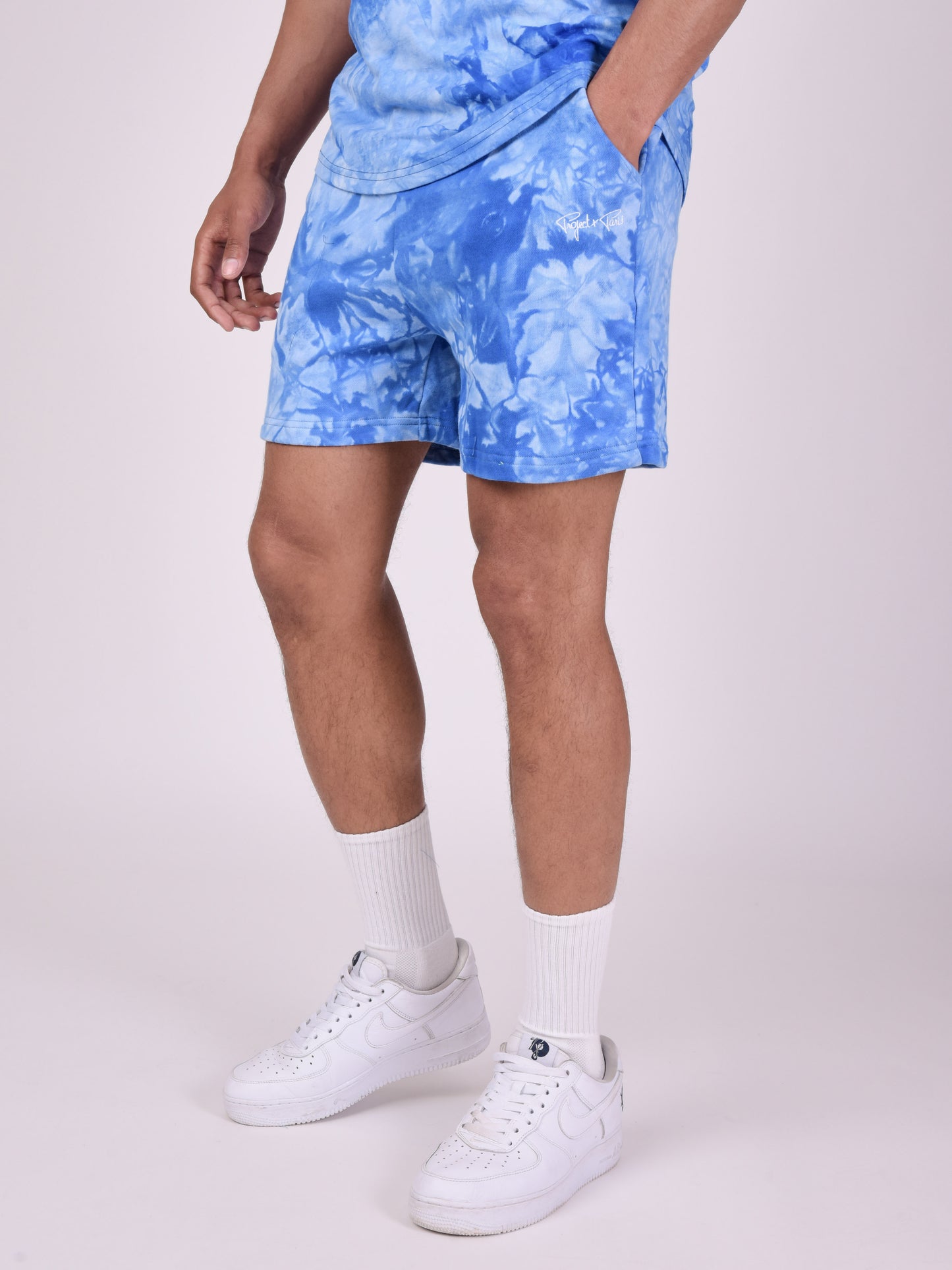 2140153-bleu-modelshot