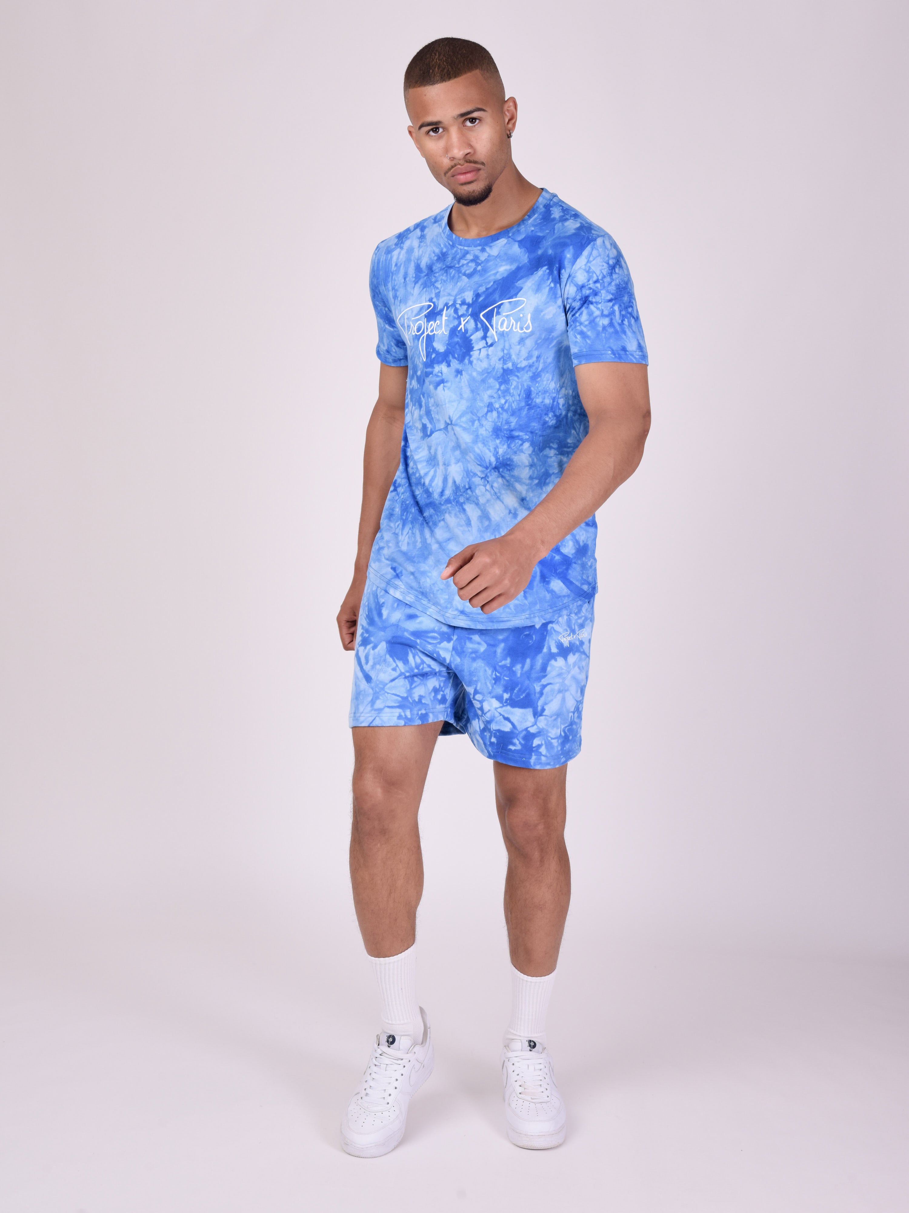 2140153-bleu-modelshot