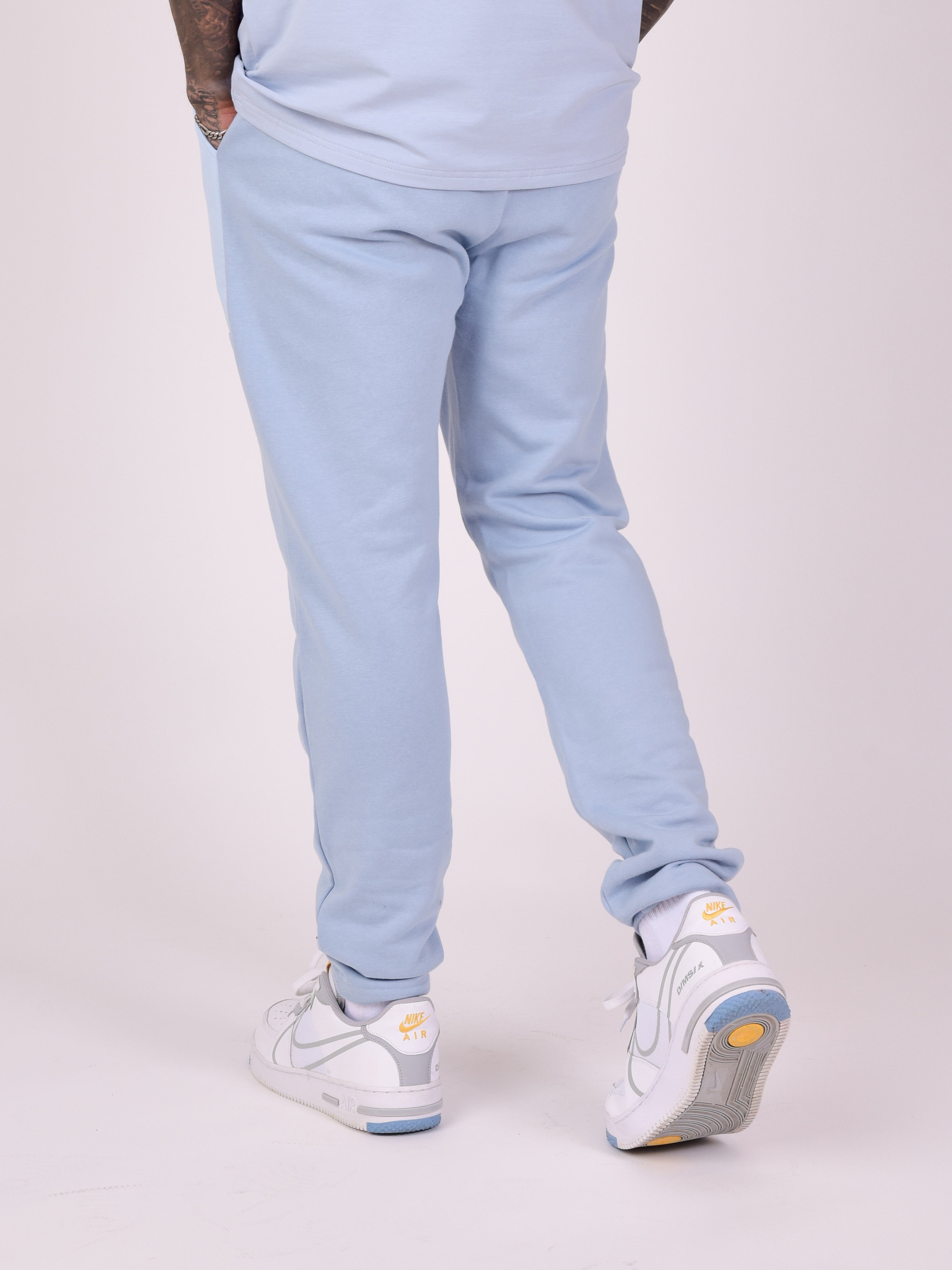 2140156-bleu-ciel-modelshot