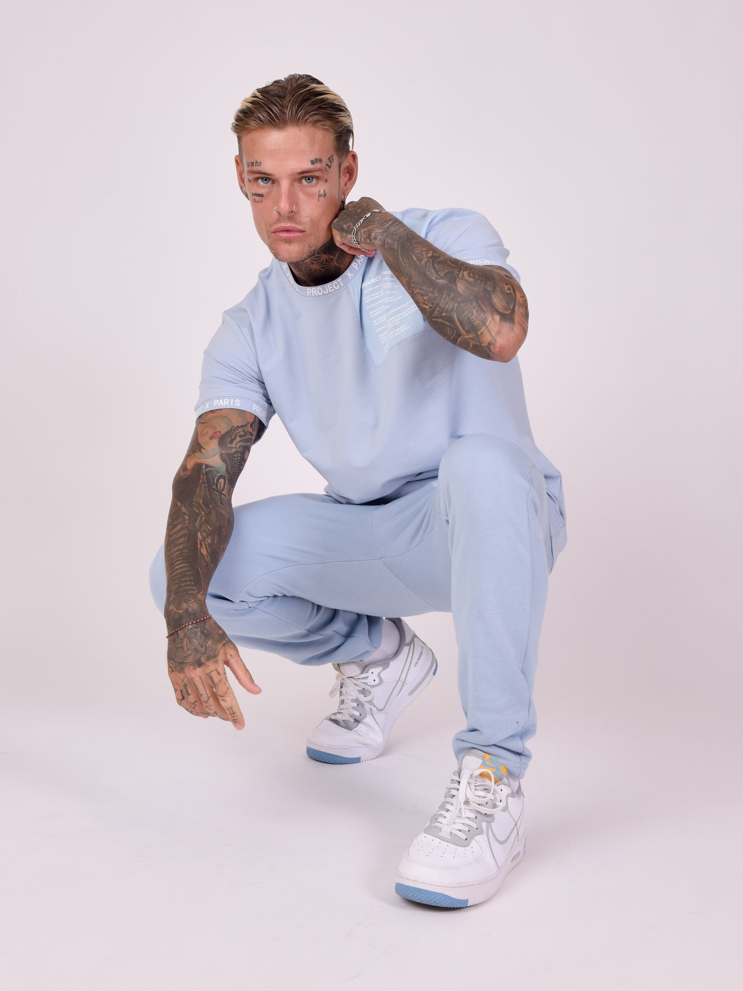2140156-bleu-ciel-modelshot
