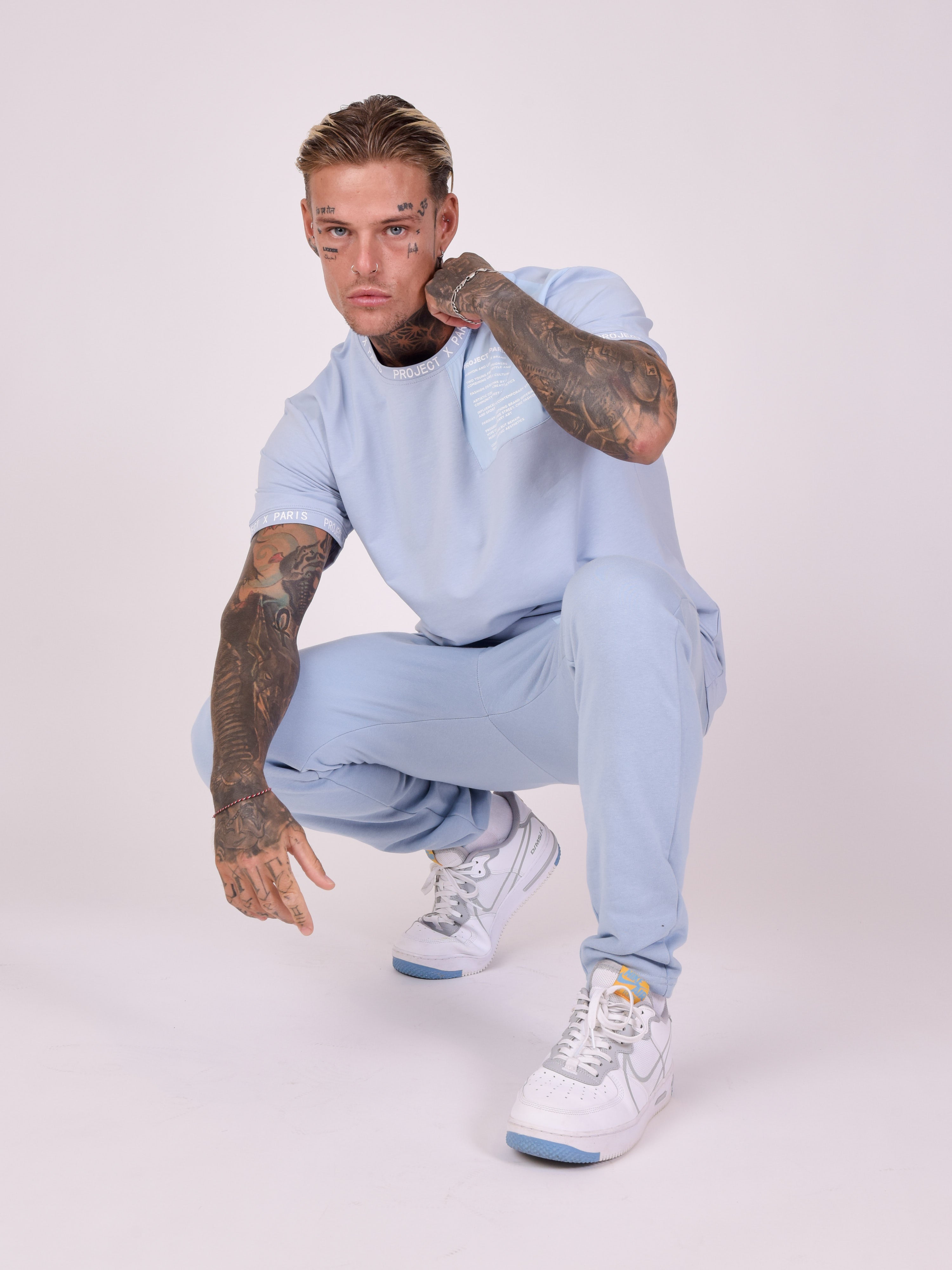 2140156-bleu-ciel-modelshot