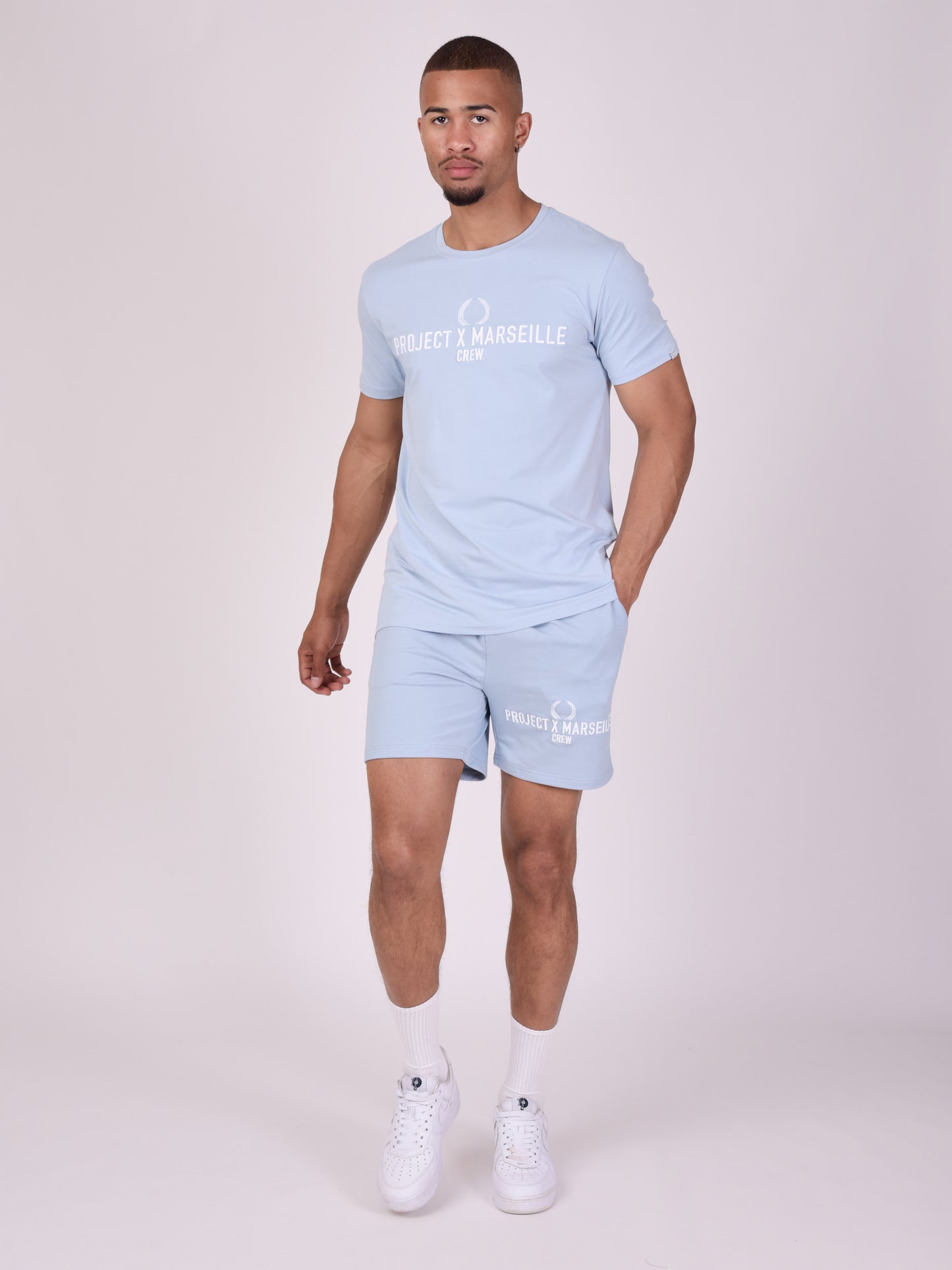 2140168-bleu-ciel-modelshot
