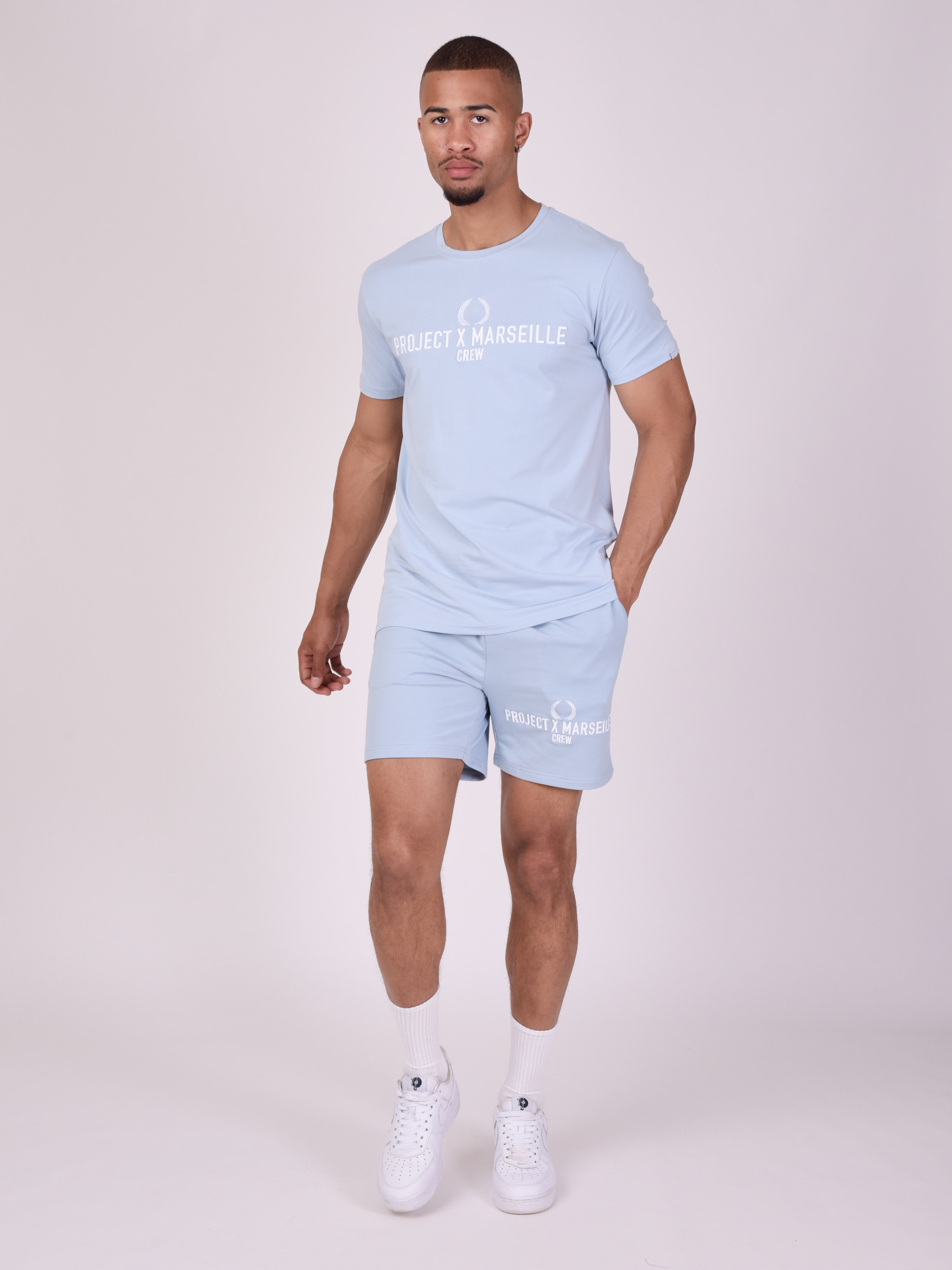 2140168-bleu-ciel-modelshot