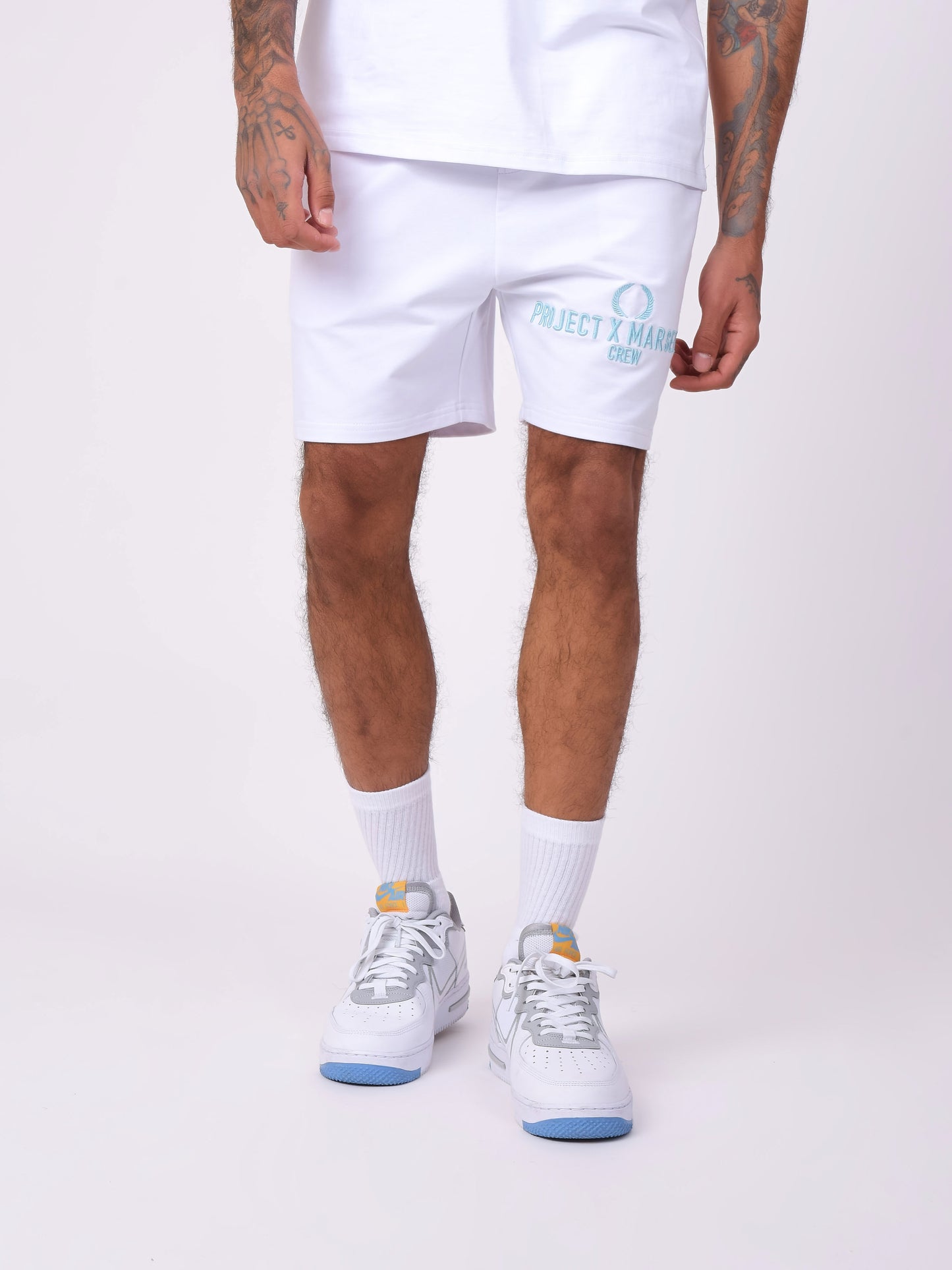 2140168-blanc