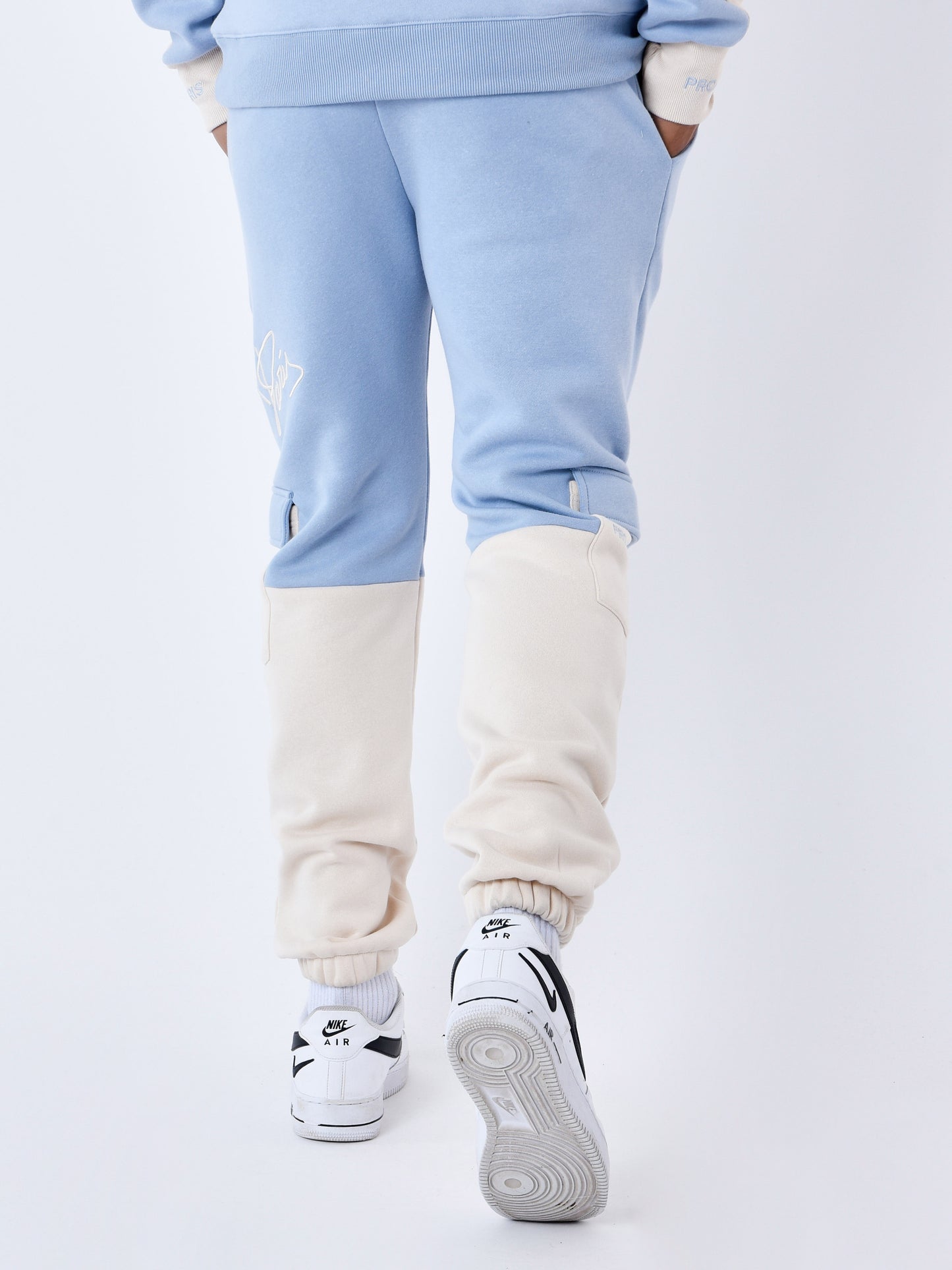 2140210-bleu-ciel-modelshot