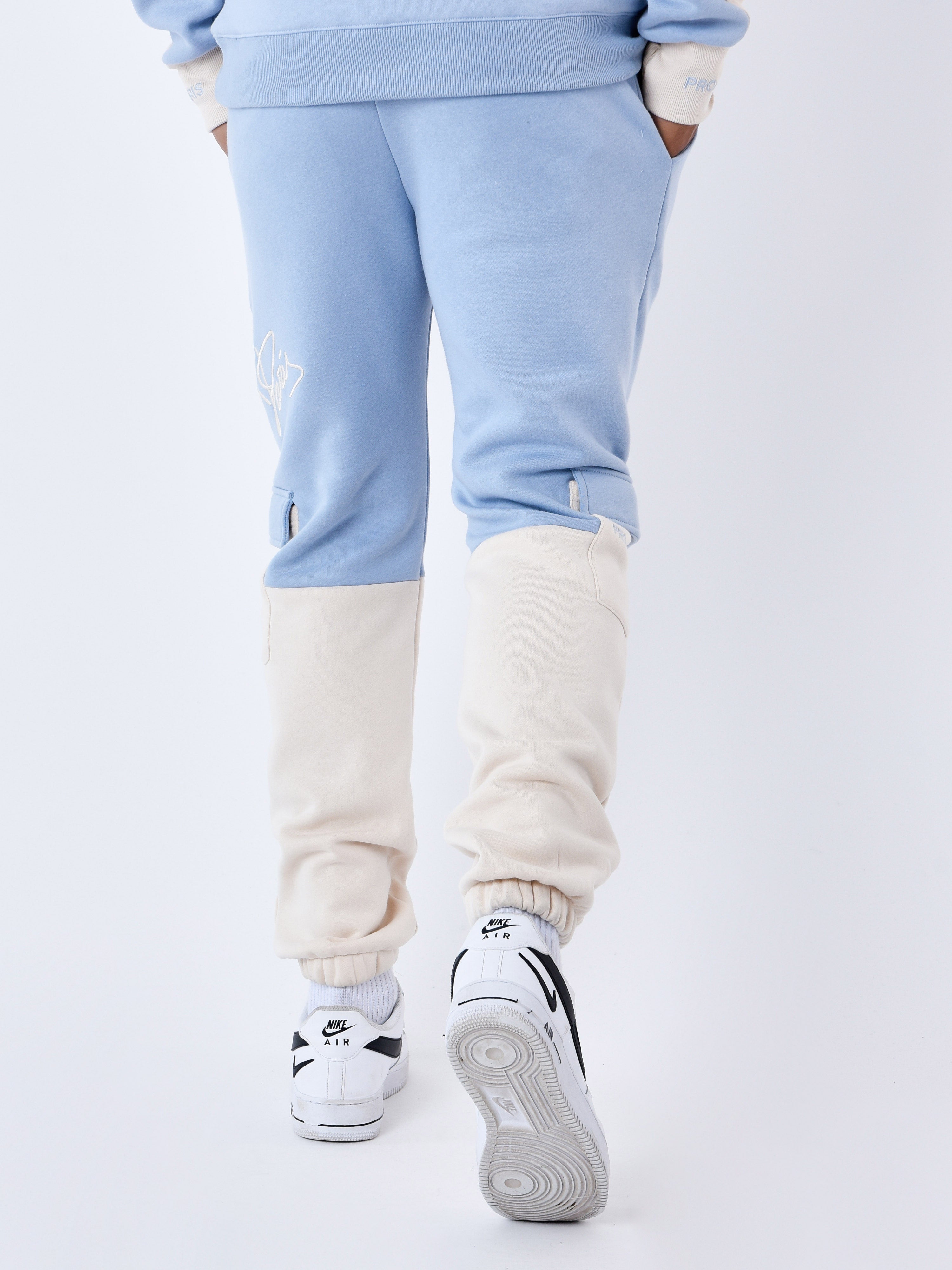 2140210-bleu-ciel-modelshot
