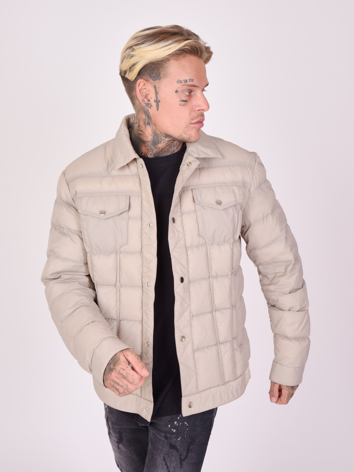 2150018-beige-modelshot