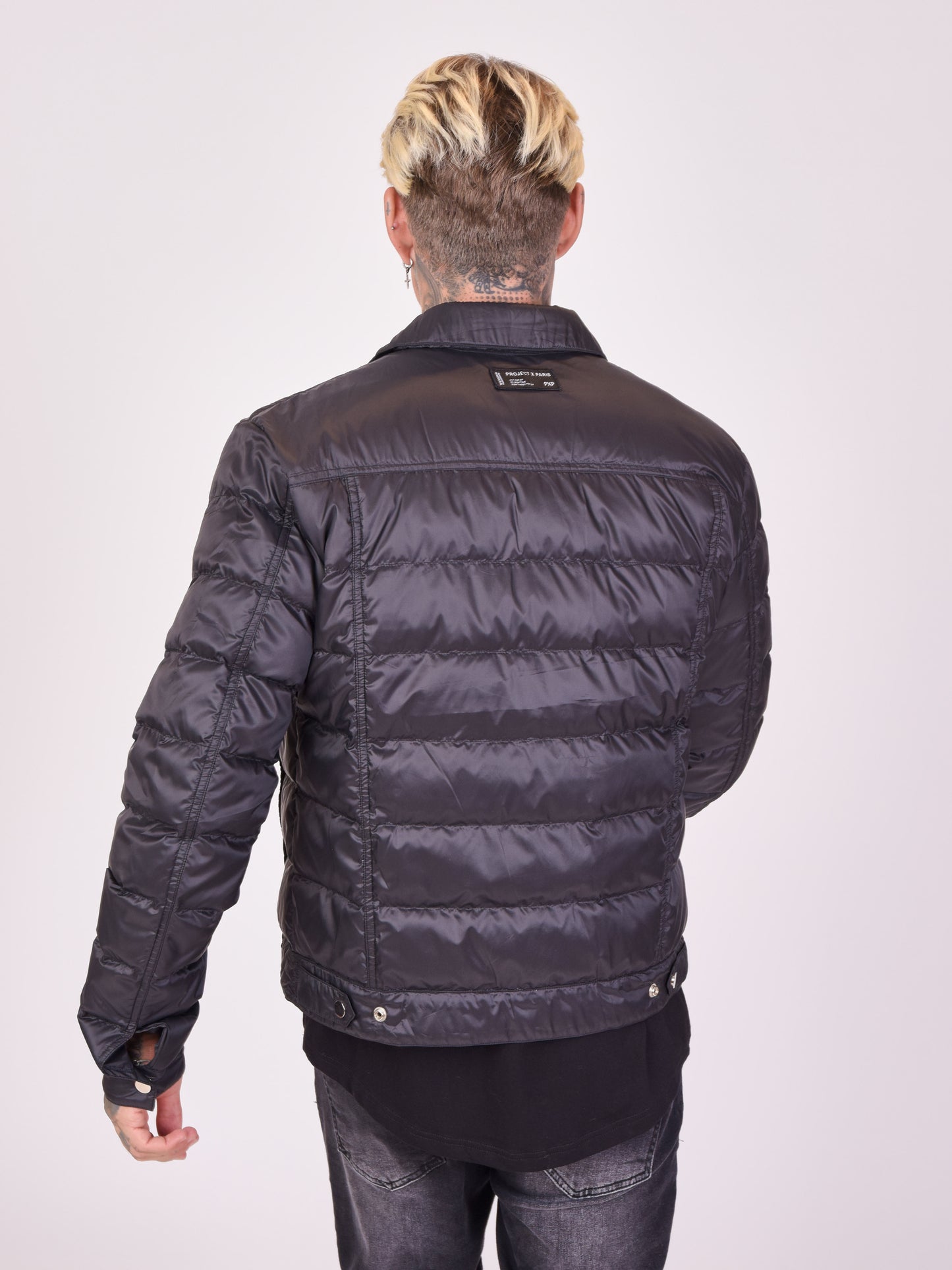 2150018-noir-modelshot