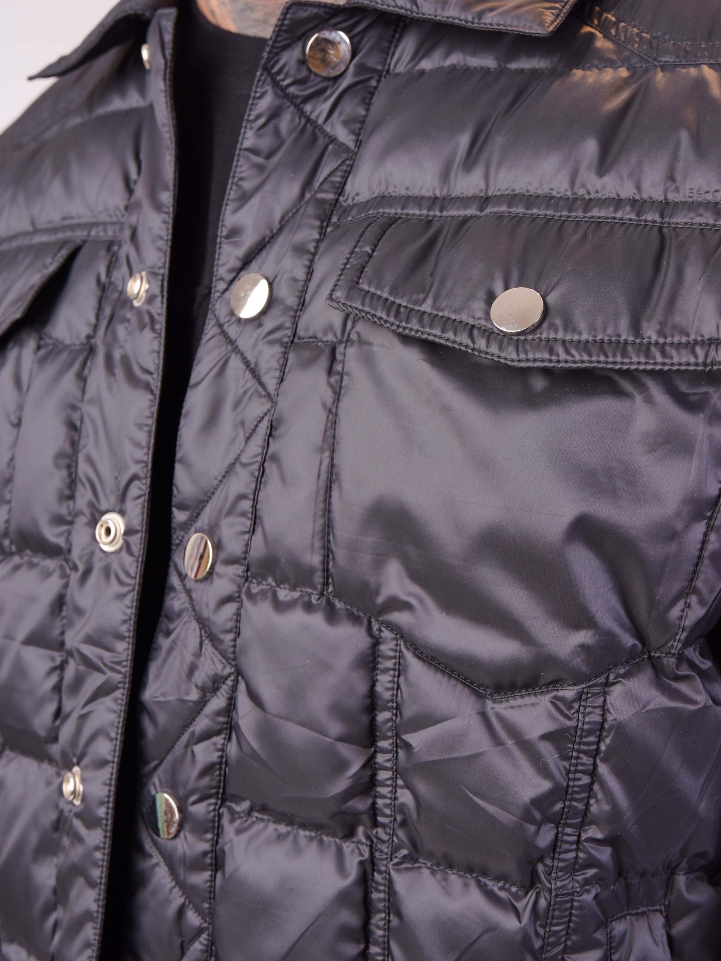 2150018-noir-detailshot