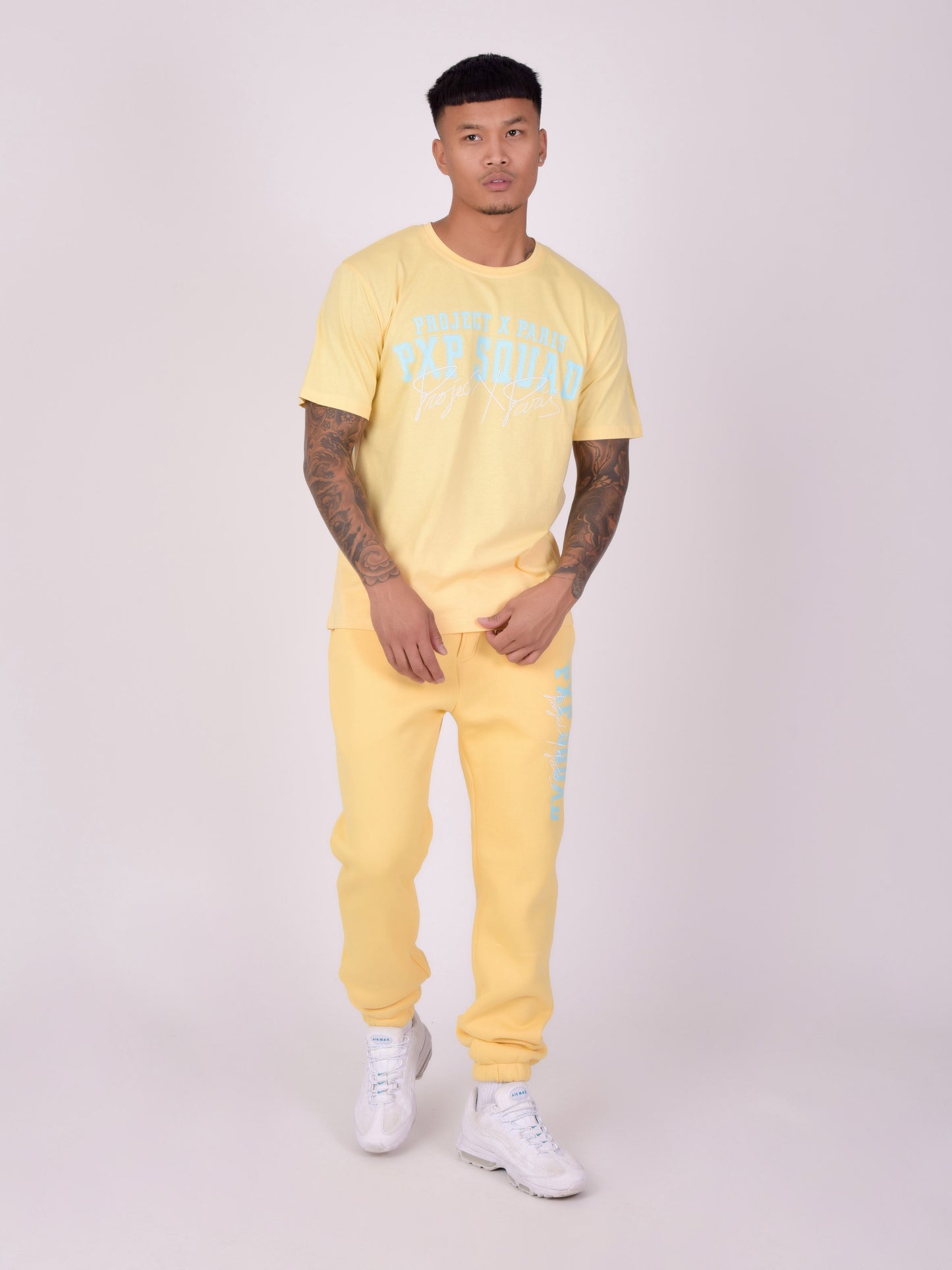 2210192-jaune-modelshot
