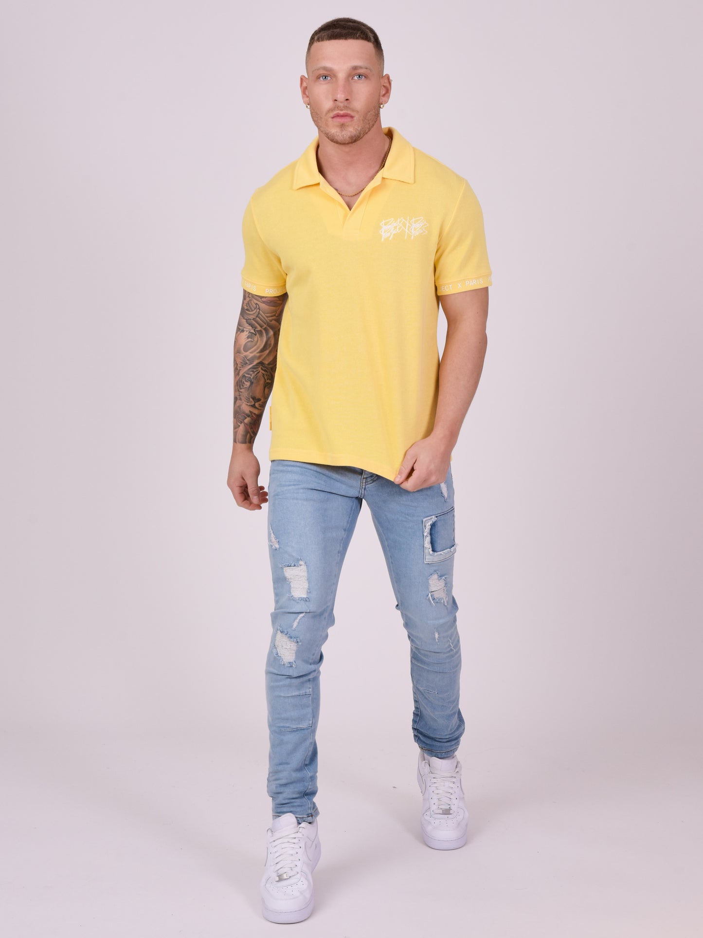 2210201-jaune-modelshot