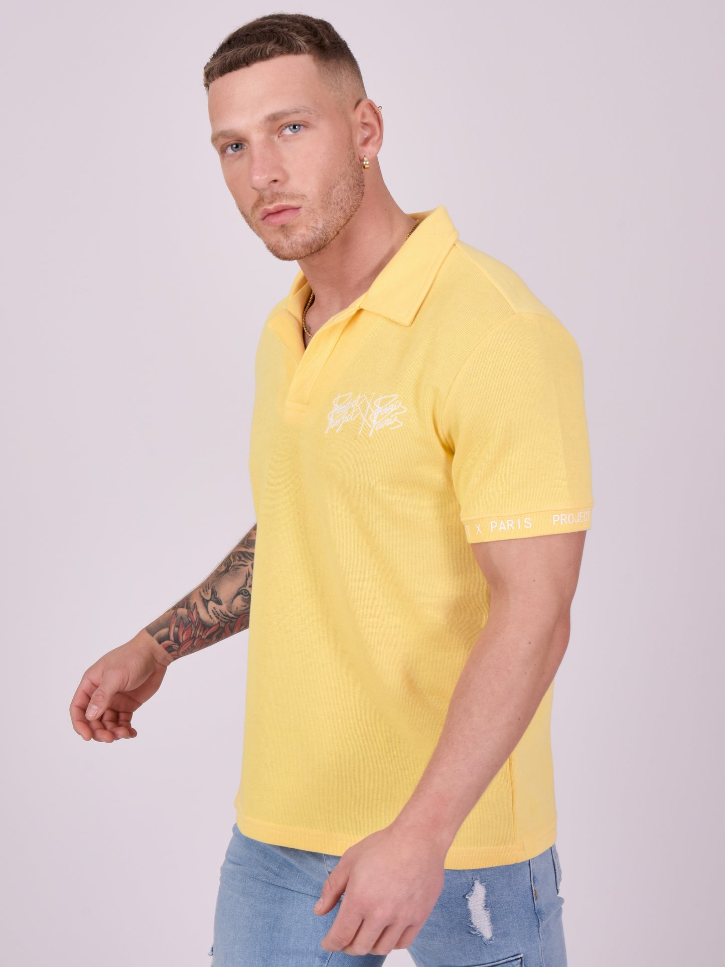 2210201-jaune-modelshot