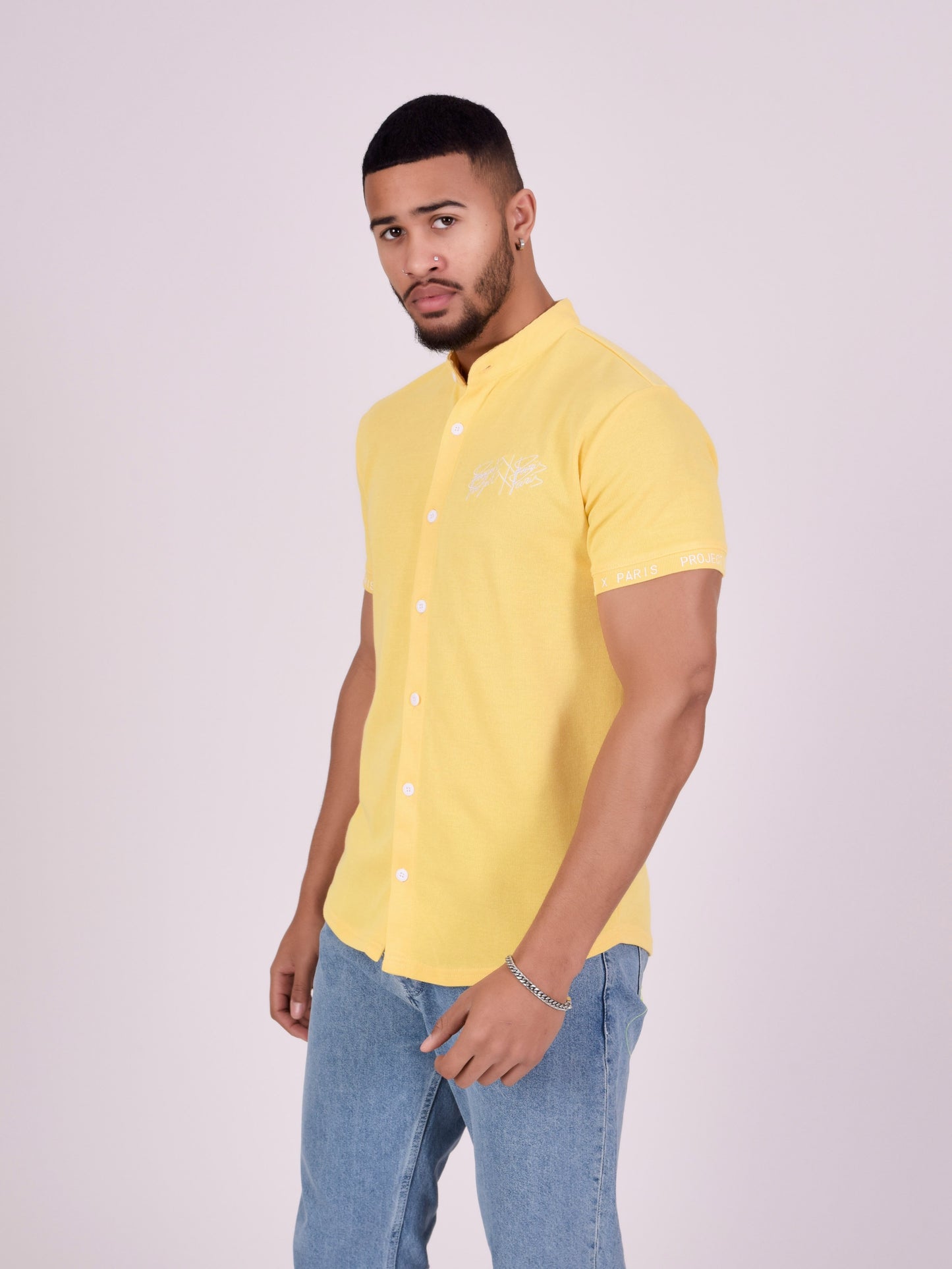 2210204-jaune-modelshot