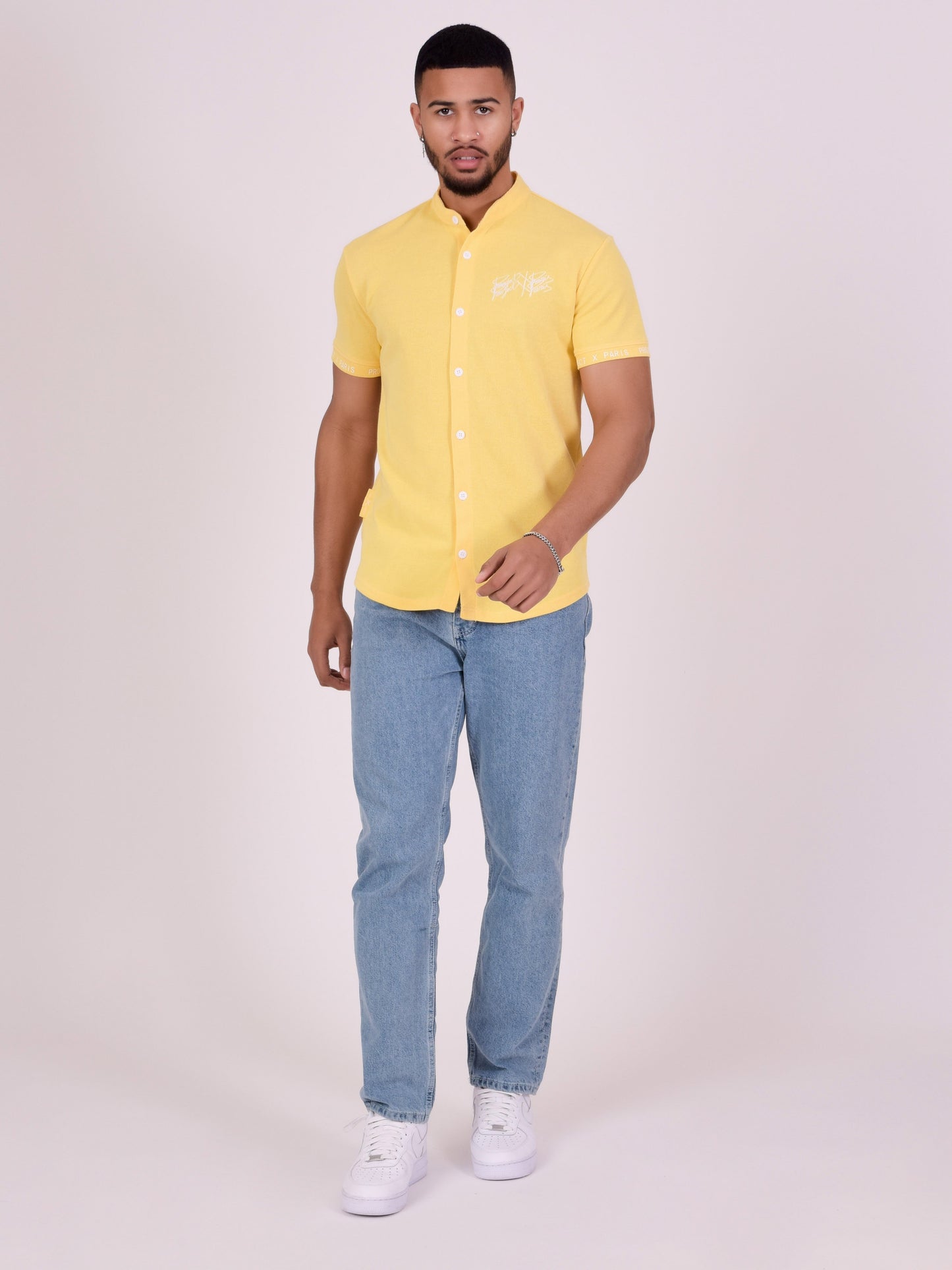 2210204-jaune-modelshot