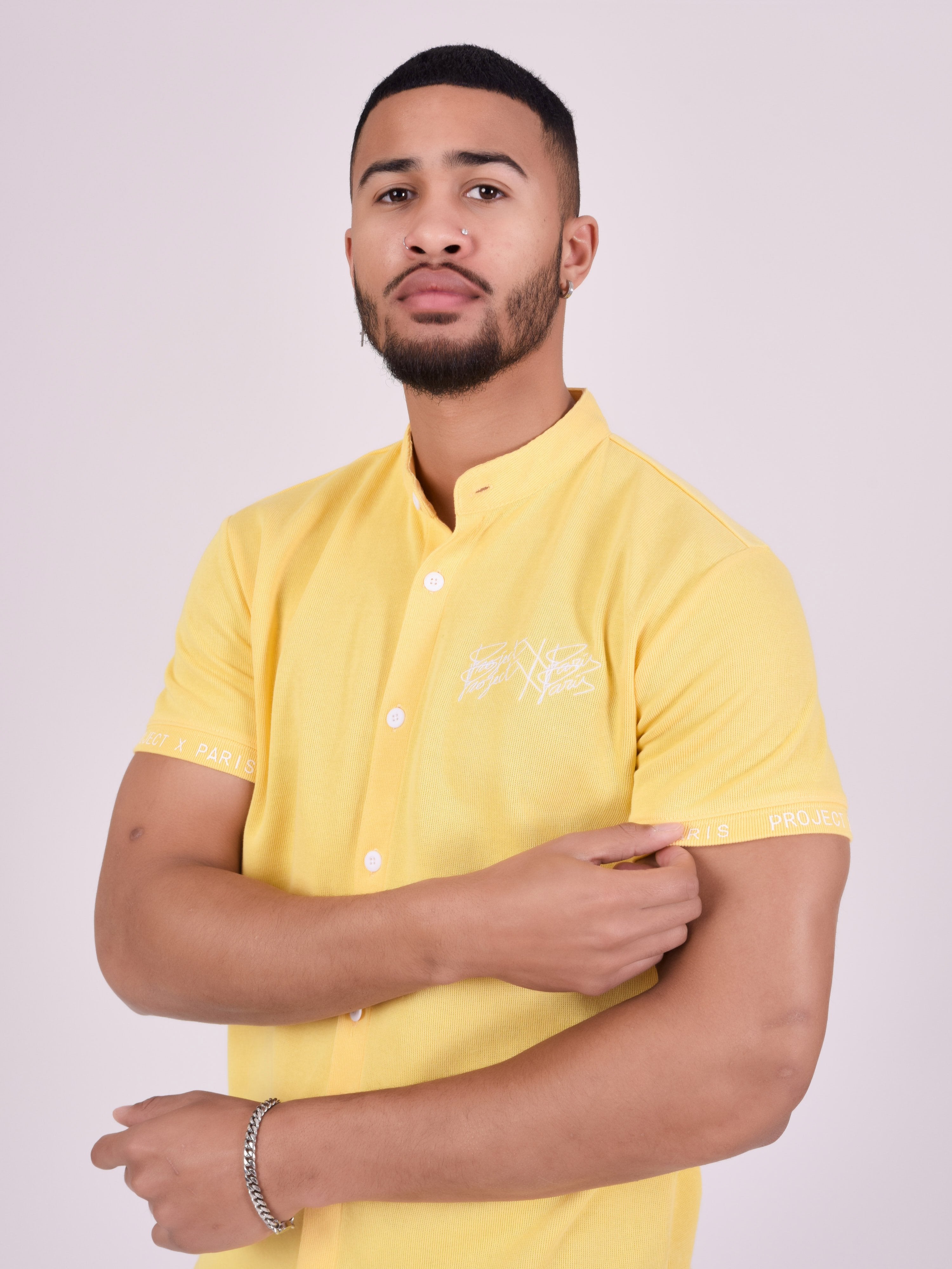 2210204-jaune-modelshot