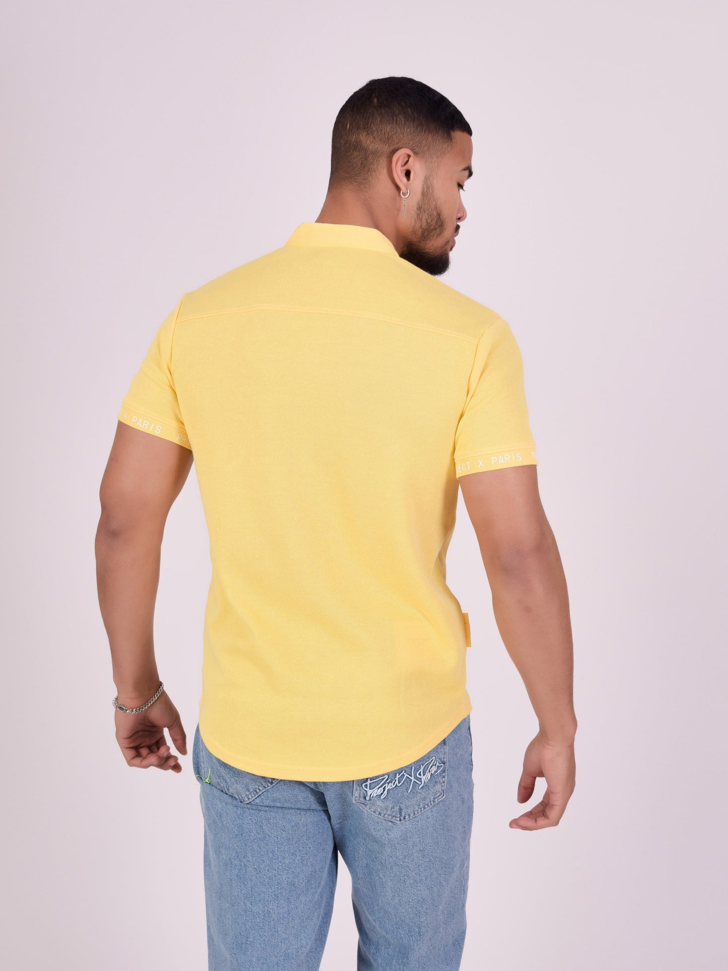 2210204-jaune-modelshot