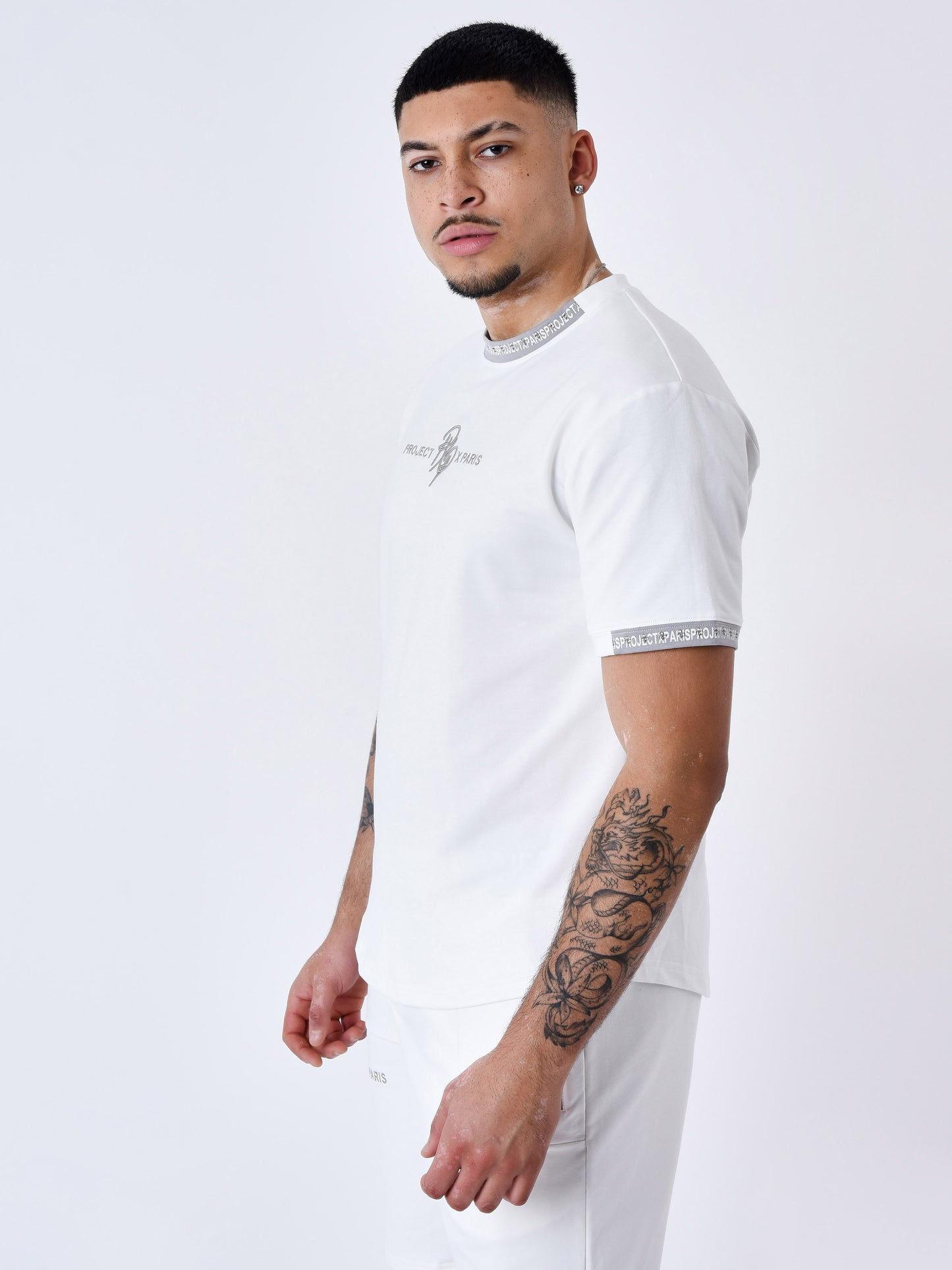 2210218-blanc-casse-modelshot
