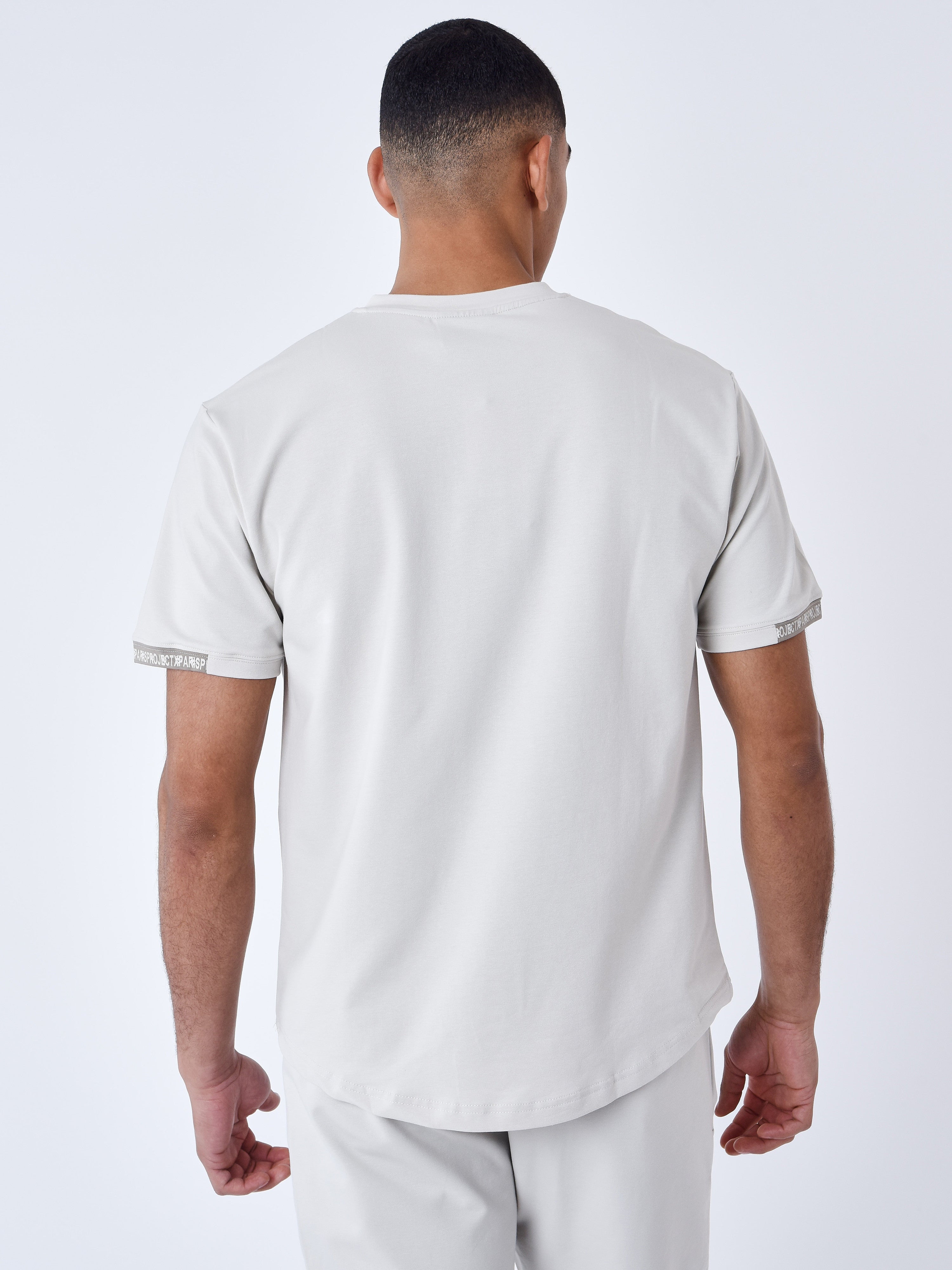 2210218-greige-modelshot