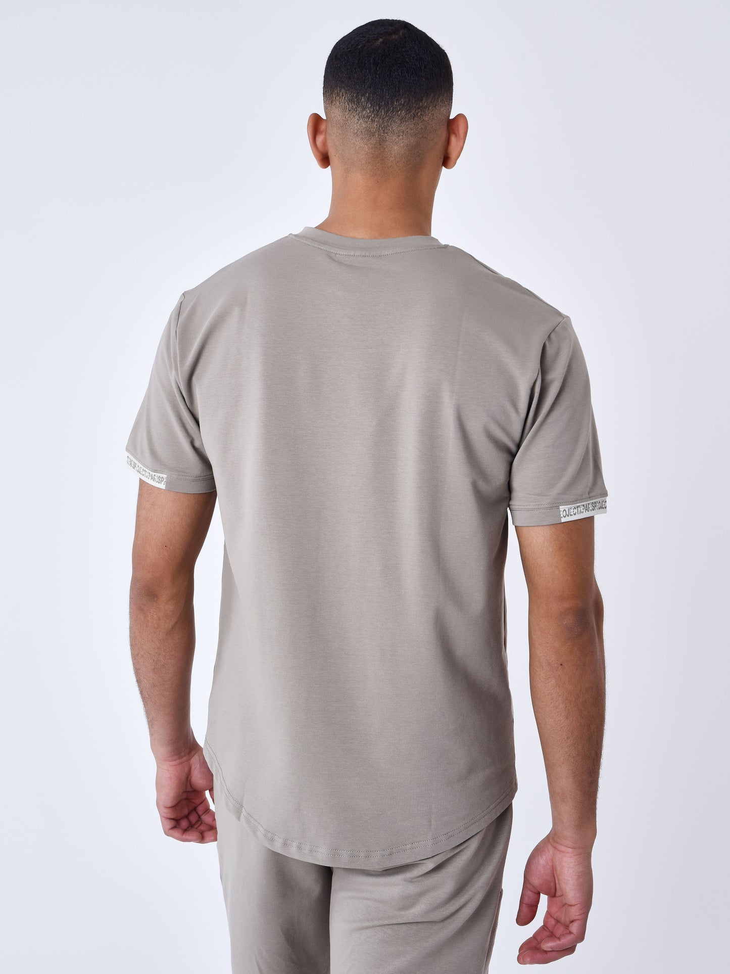 2210218-taupe-modelshot