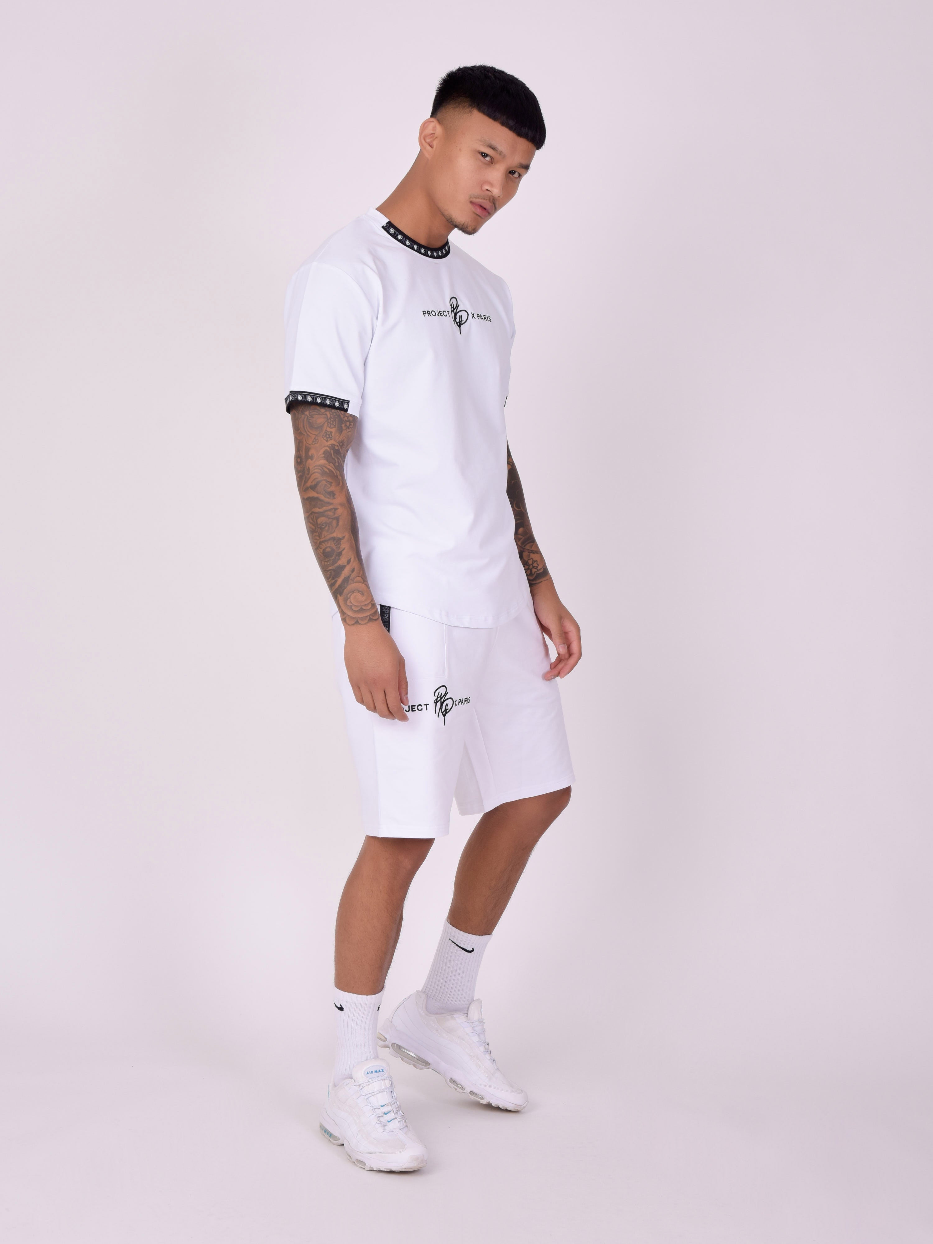 Gładki T-shirt z taśmą z logo-3
