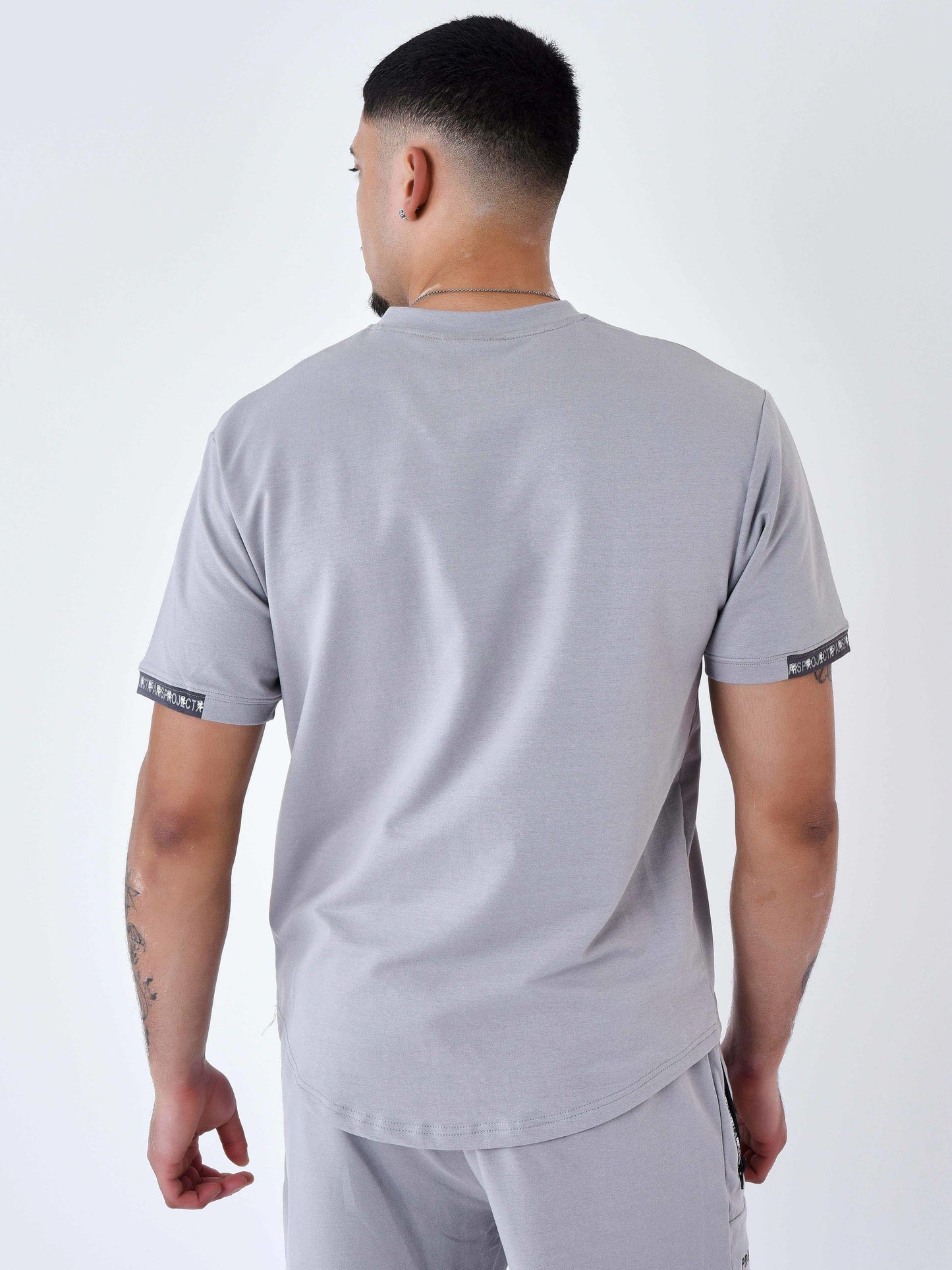 2210218-gris-clair-modelshot