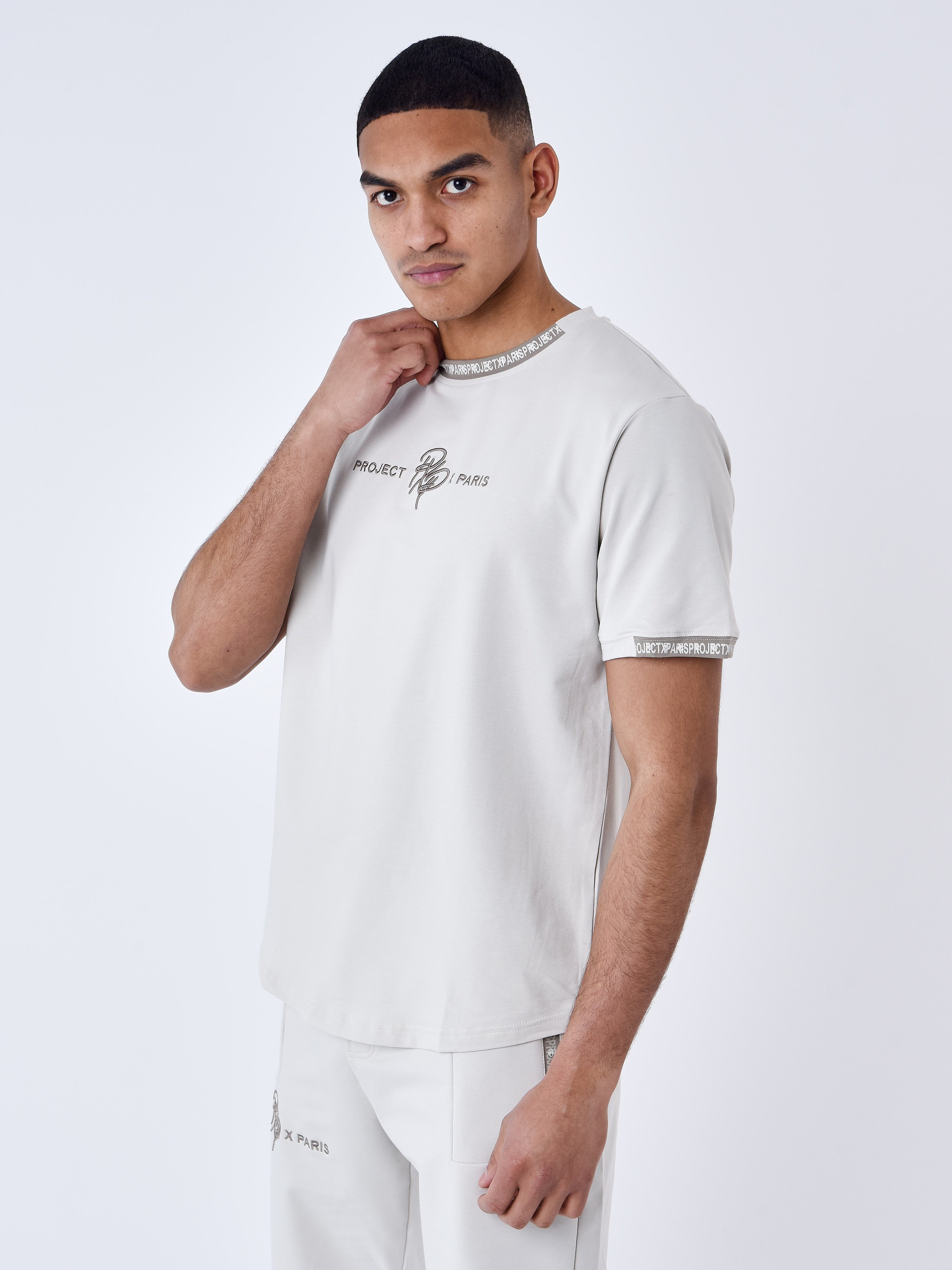 Uni-T-Shirt mit Logo-Streifen-4