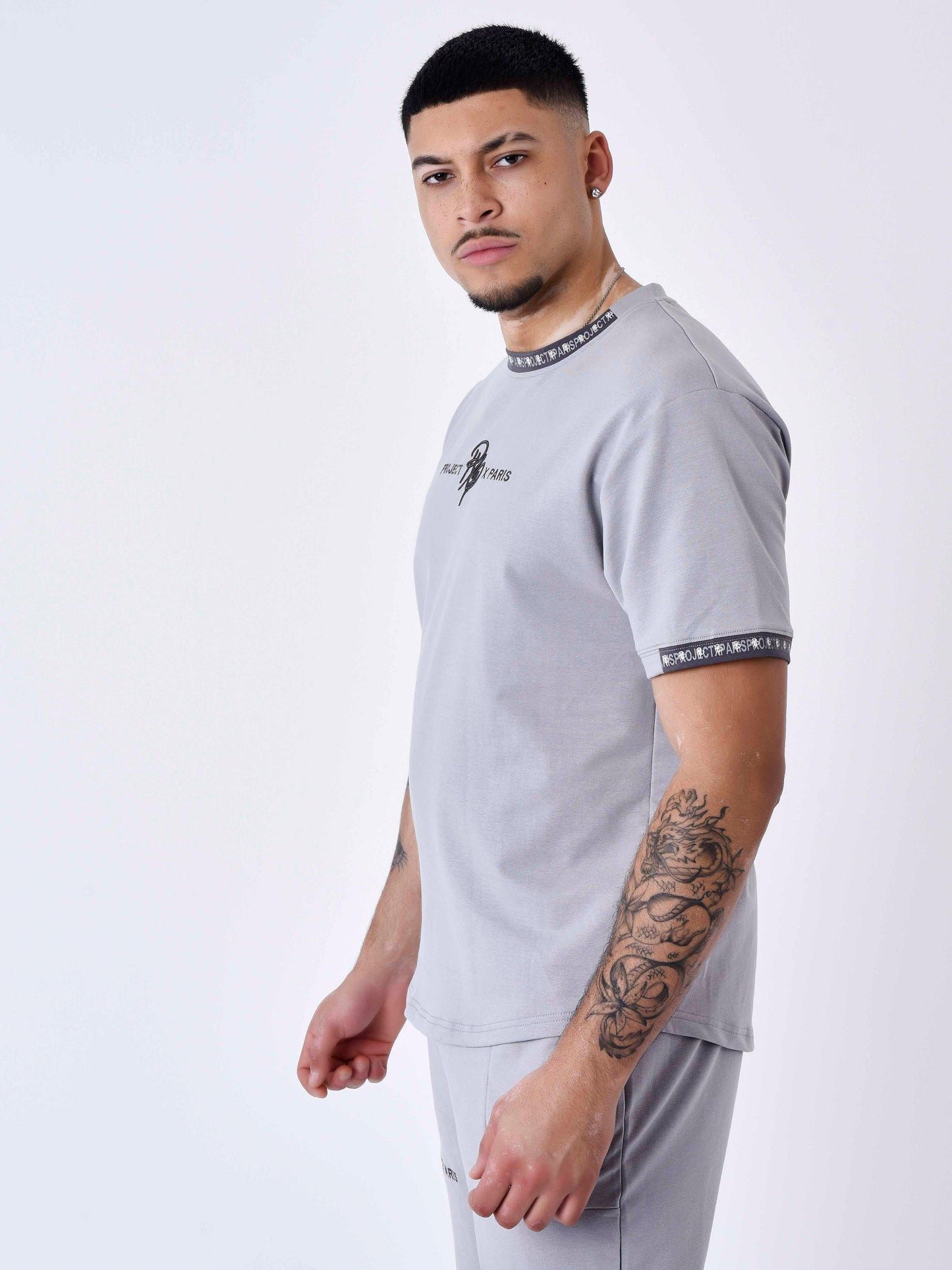 2210218-gris-clair-modelshot