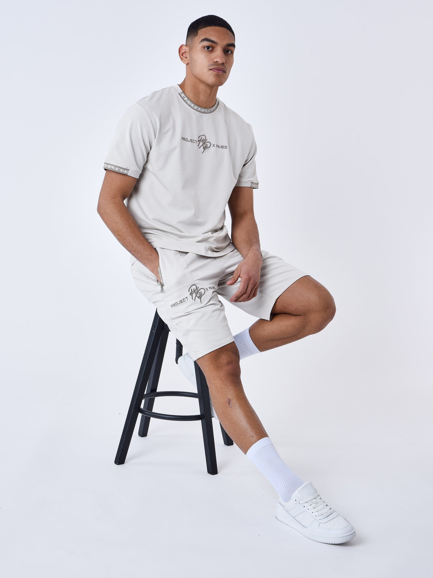2210218-greige-modelshot