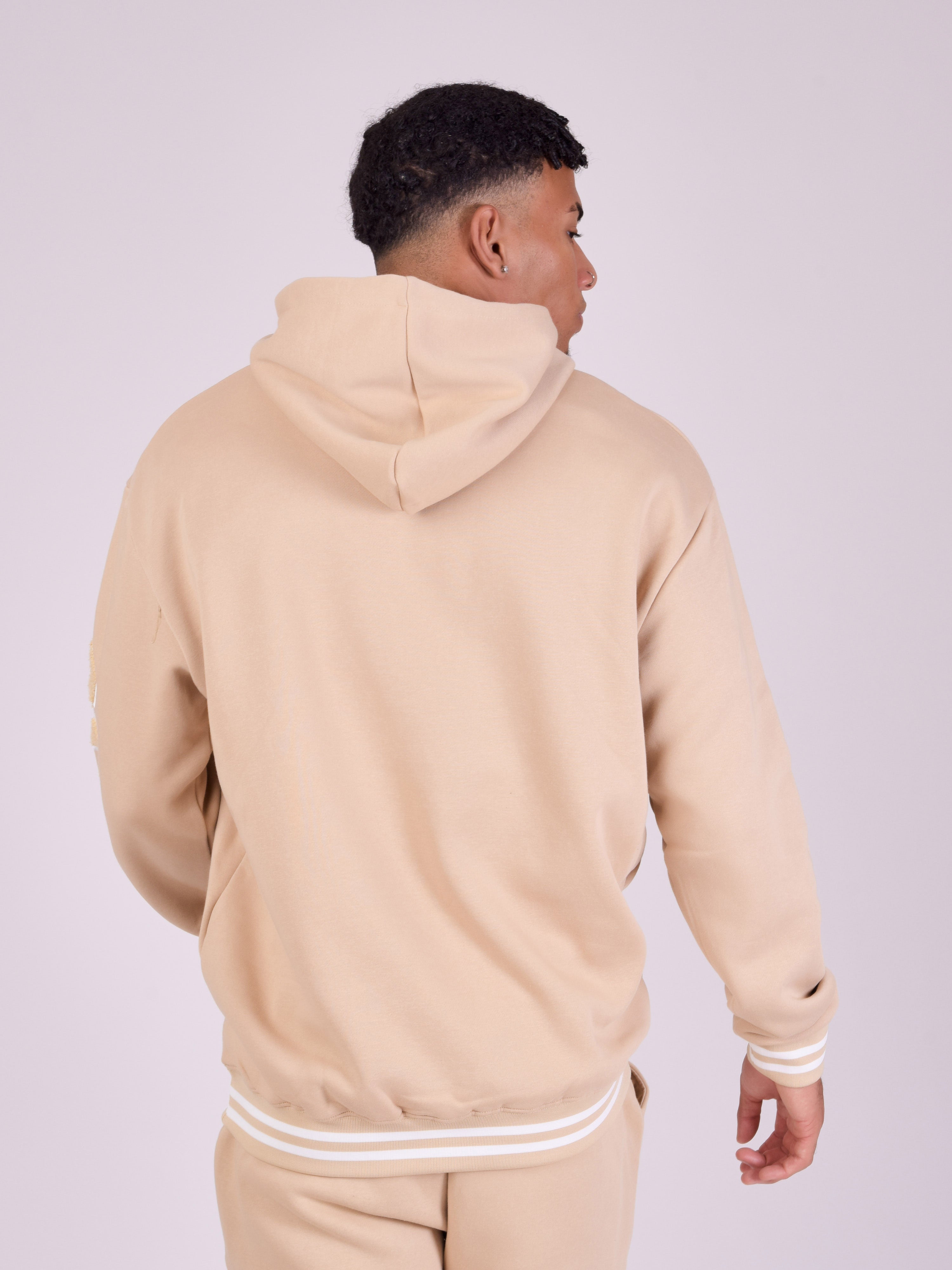 Sudadera con capucha estilo universitario con logo-5